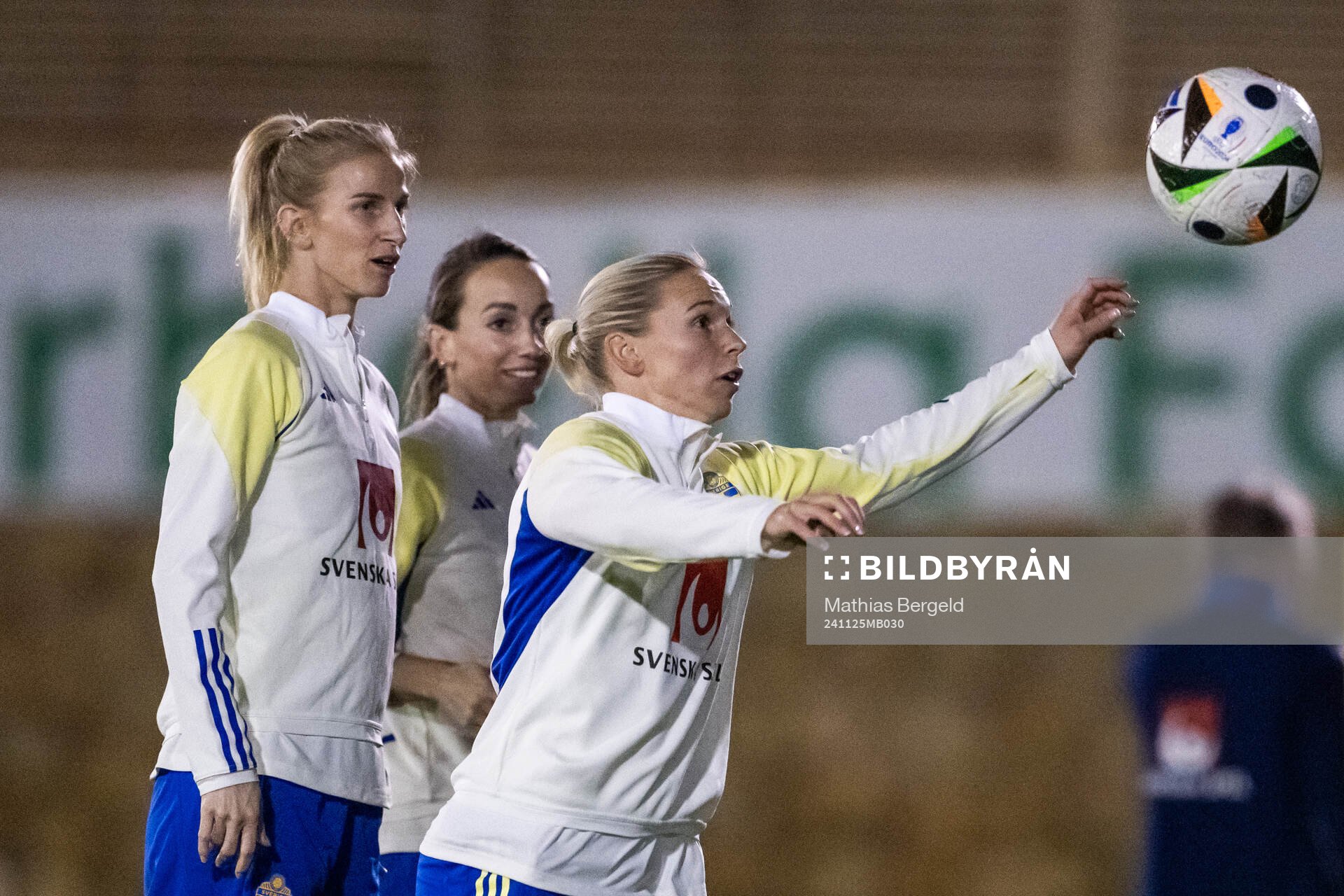 Sofia Jakobsson, Kosovare Asllani and Jonna Andersson of
