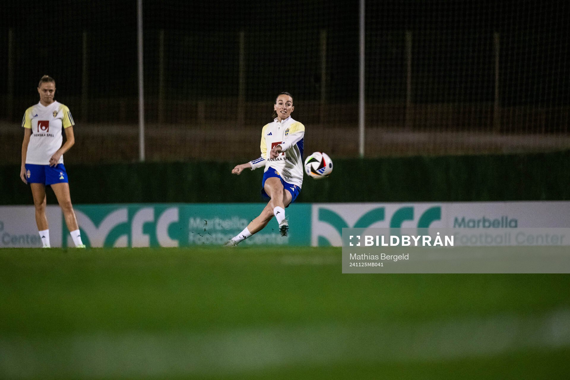 Fridolina Rolfö and Kosovare Asllani of the Swedish