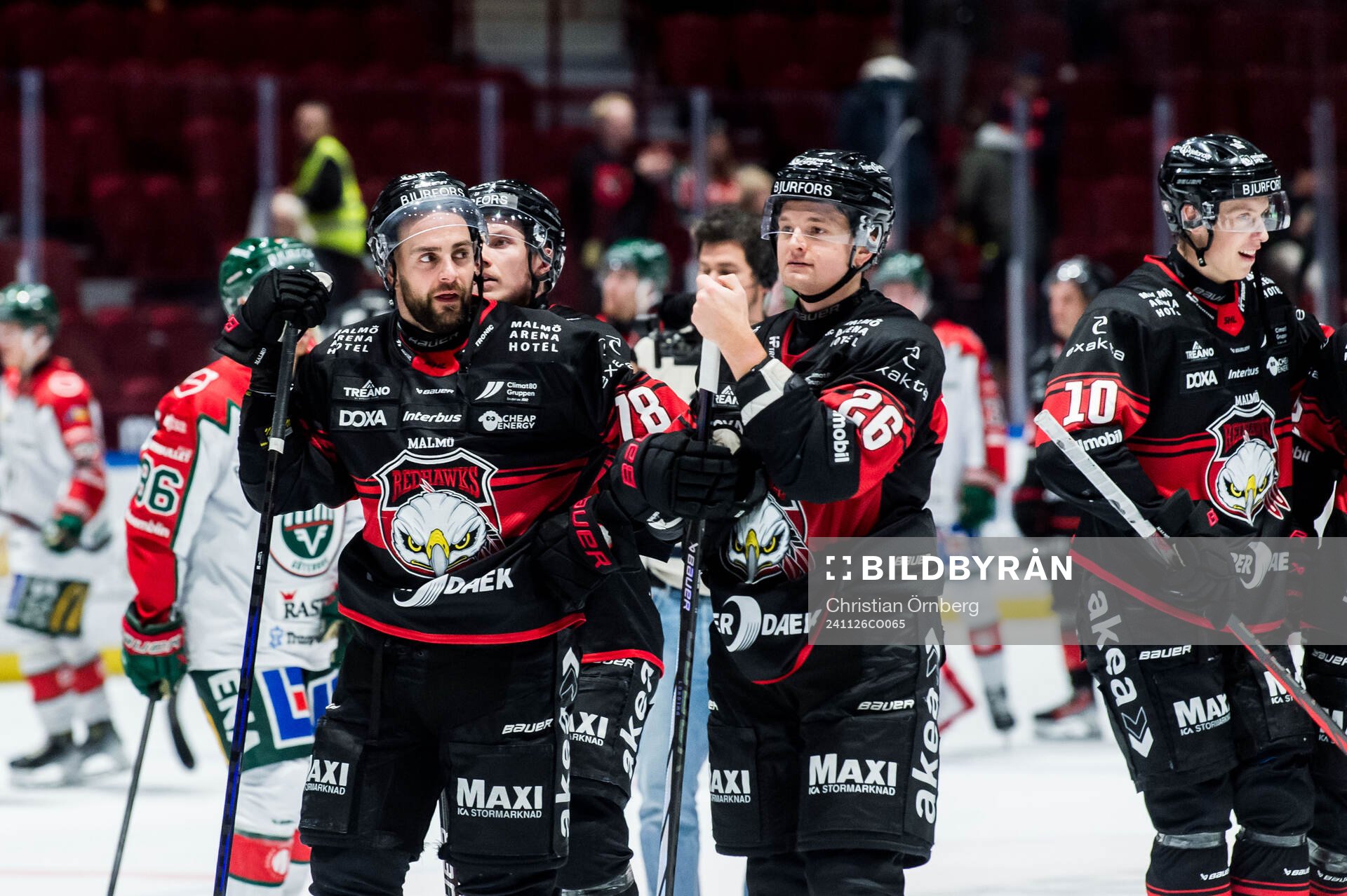 Malmö Redhawks Robin Hanzl och Teemu Kivihalme jublar