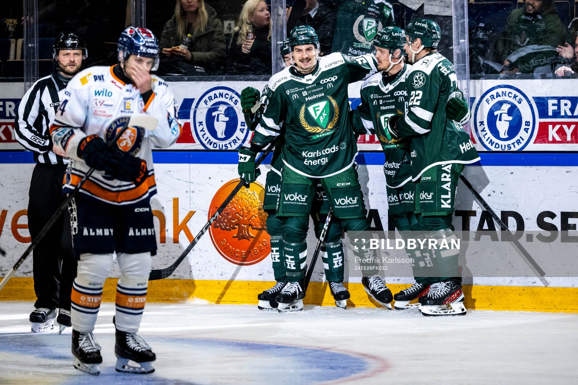 Färjestads David Tomasek jublar