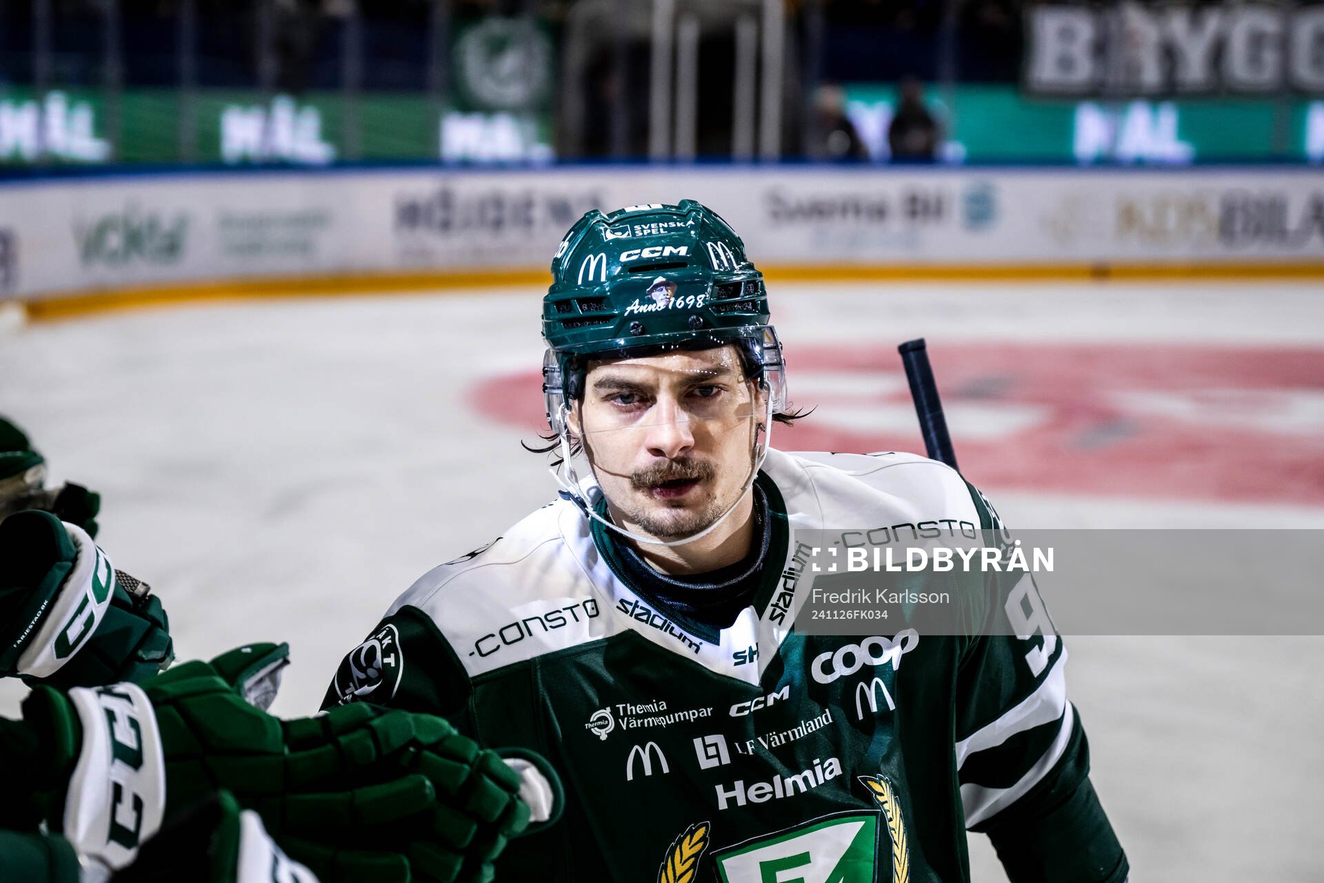 Färjestads David Tomasek jublar