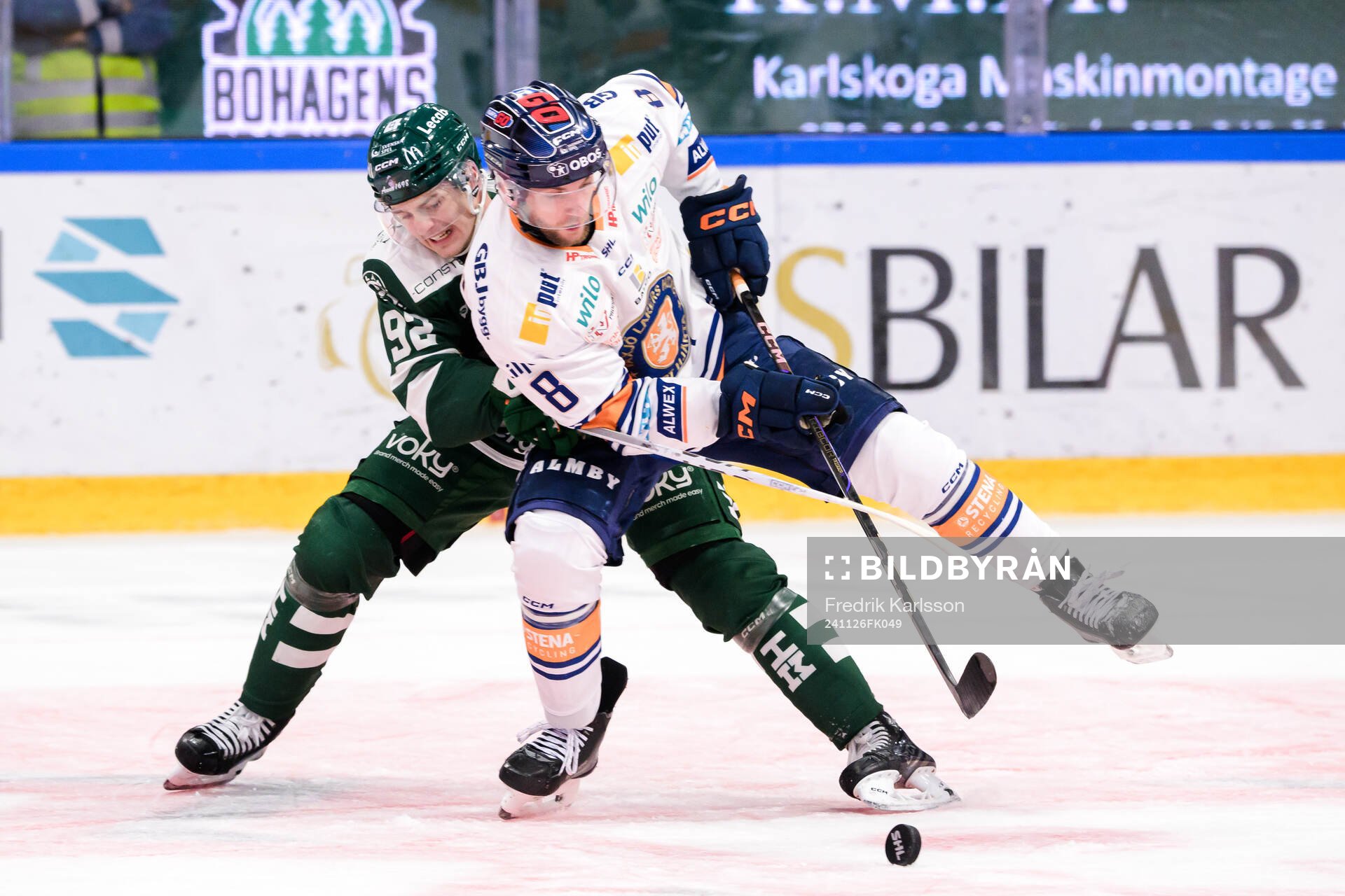 Färjestads Lucas Forsell och Växjös Zachary Giuttari