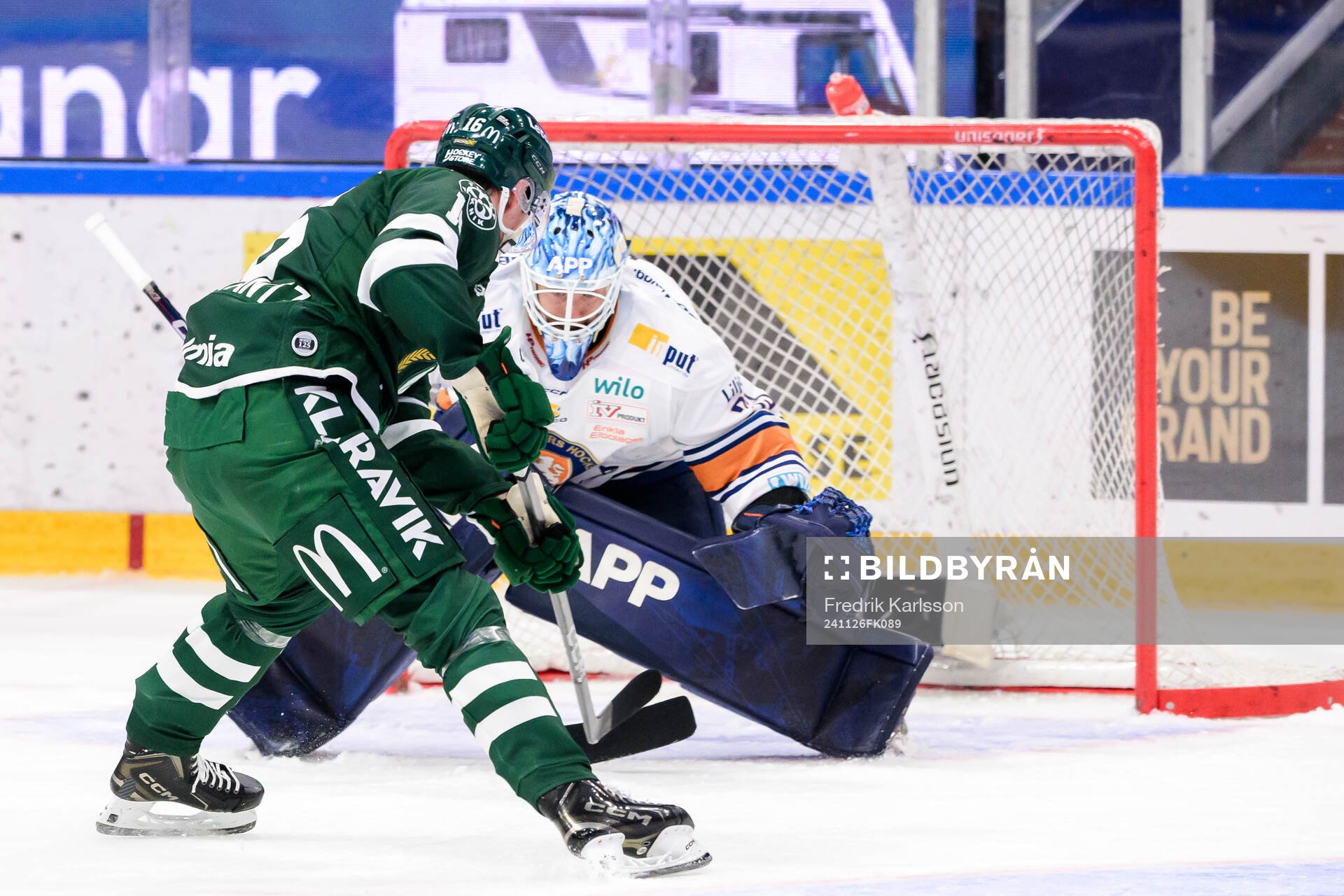 Färjestads Alexander Ljungkrantz skjuter 4-0 bakom