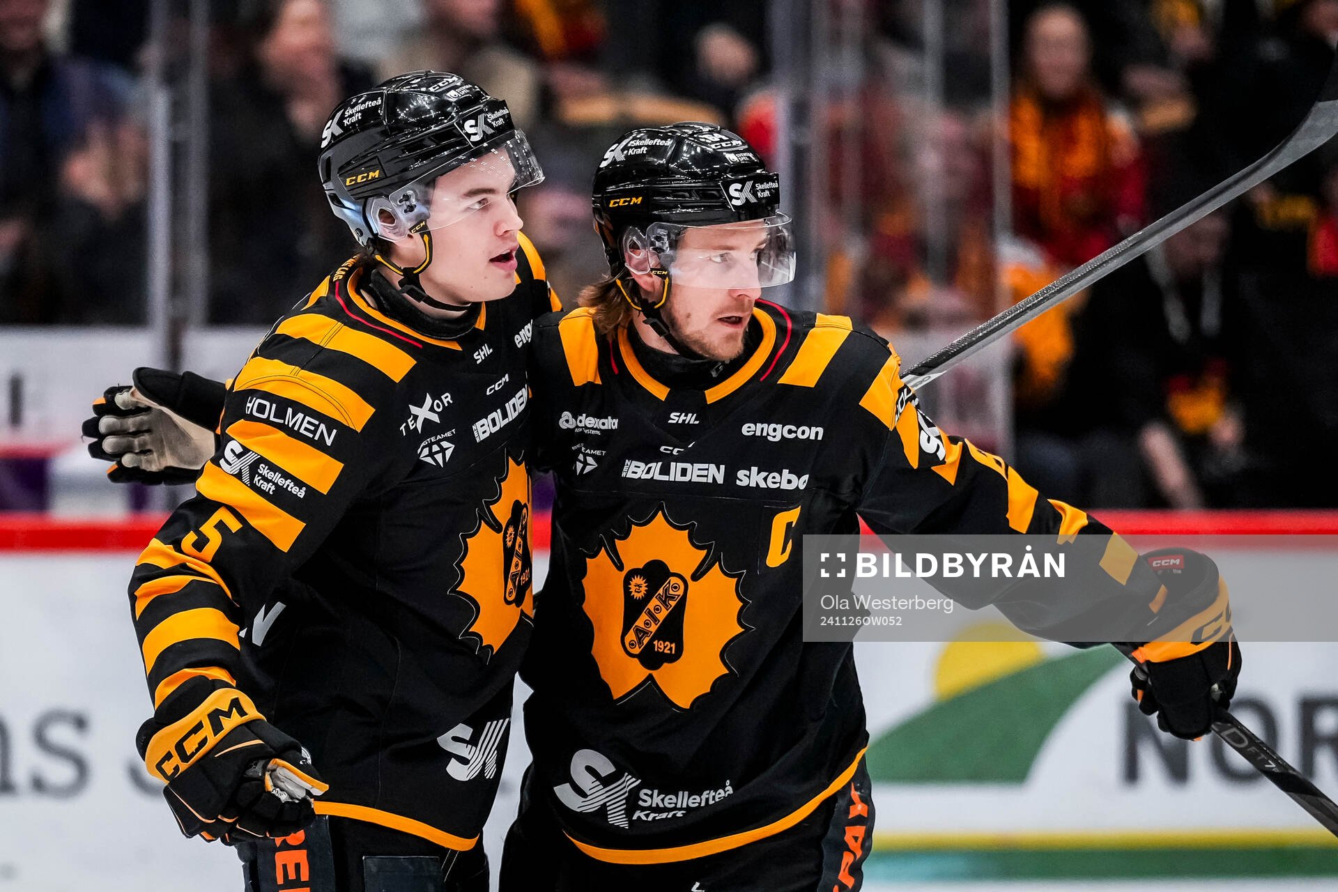 Skellefteås Axel Sandin Pellikka och Jonathan Pudas jublar