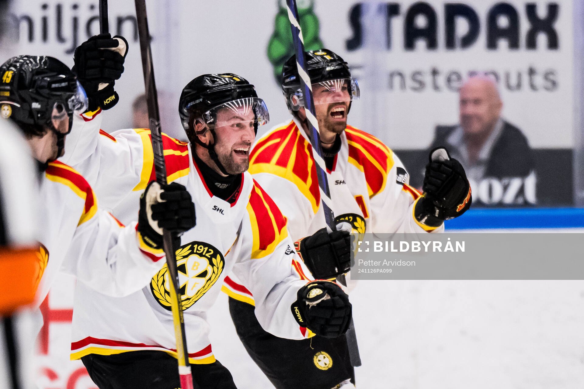 Brynäs Johan Larsson och Anton Rödin jublar