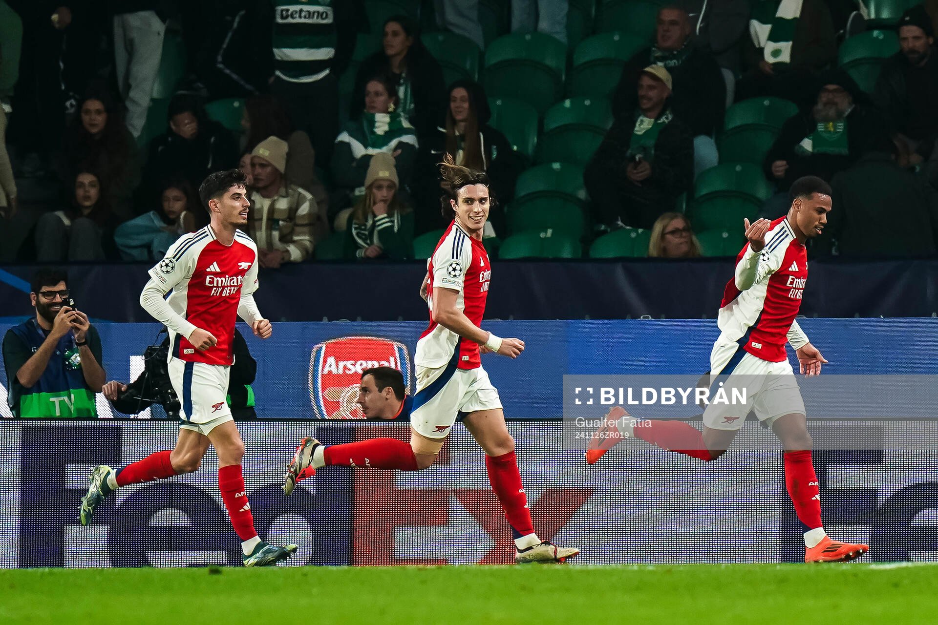 Gabriel of Arsenal celebrates the 0-3 goal during the Champions League football match between Sporting Lisbon and Arsenal on November 26, 2024 in Lissabon.