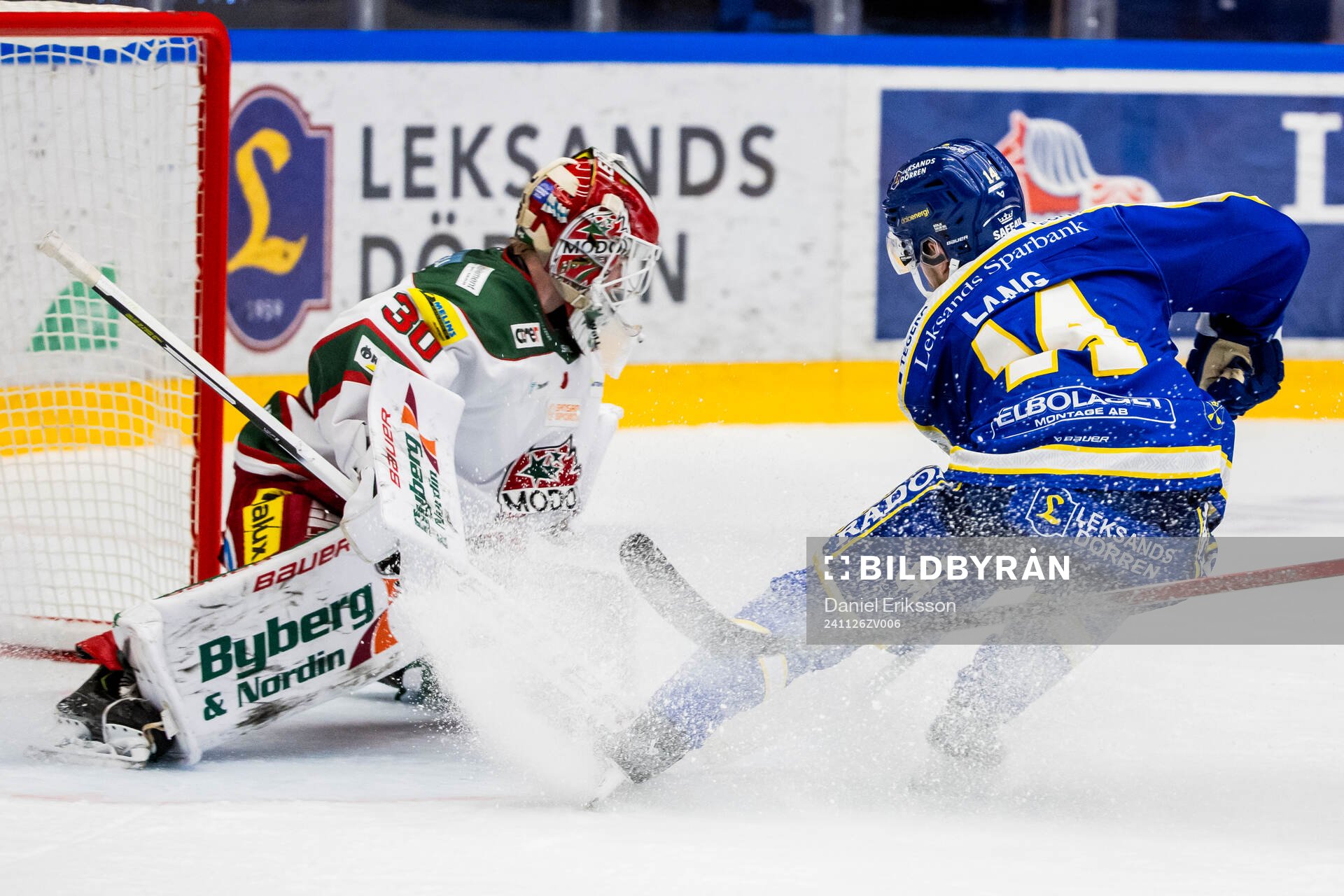 Modos målvakt Lassi Lehtinen och Leksands Oskar Lang