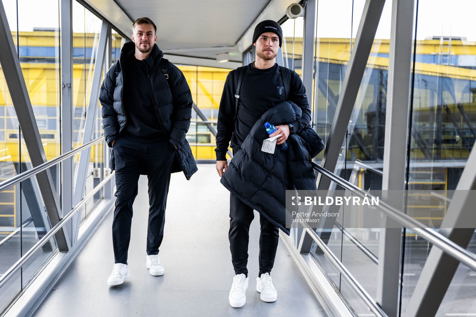 Goalkeeper Ricardo Friedrich and Gabriel Busanello of