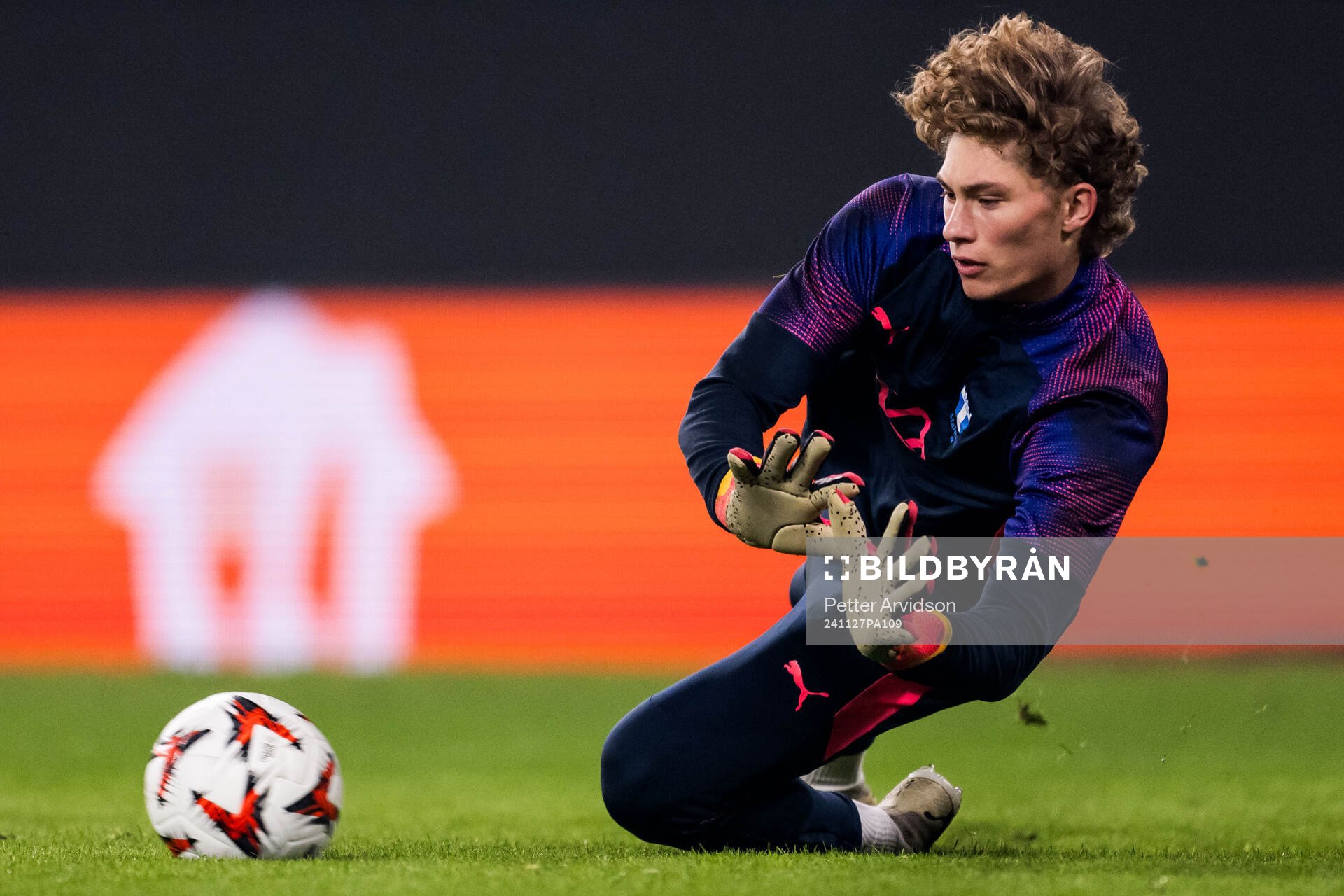 Goalkeeper William Nieroth Lundgren of Malmö FF