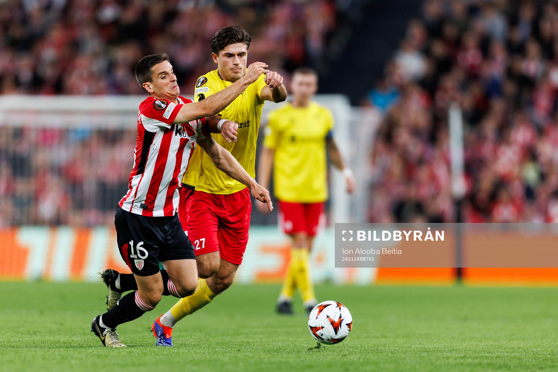 Mikel Jauregizar of Athletic Bilbao and Besfort Zeneliof