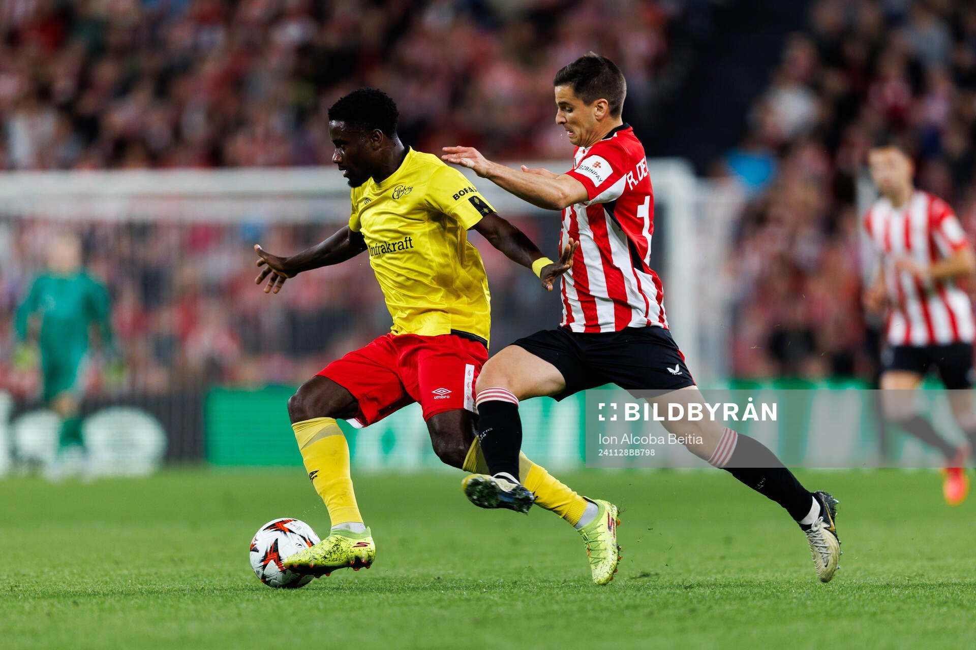Michael Baidoo of Elfsborg and Mikel Jauregizar of Athletic