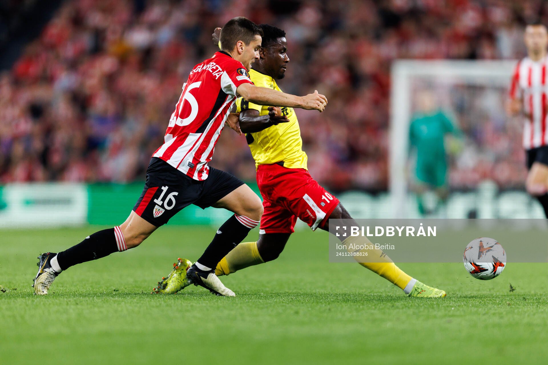Mikel Jauregizar of Athletic Bilbao and Michael Baidoo of