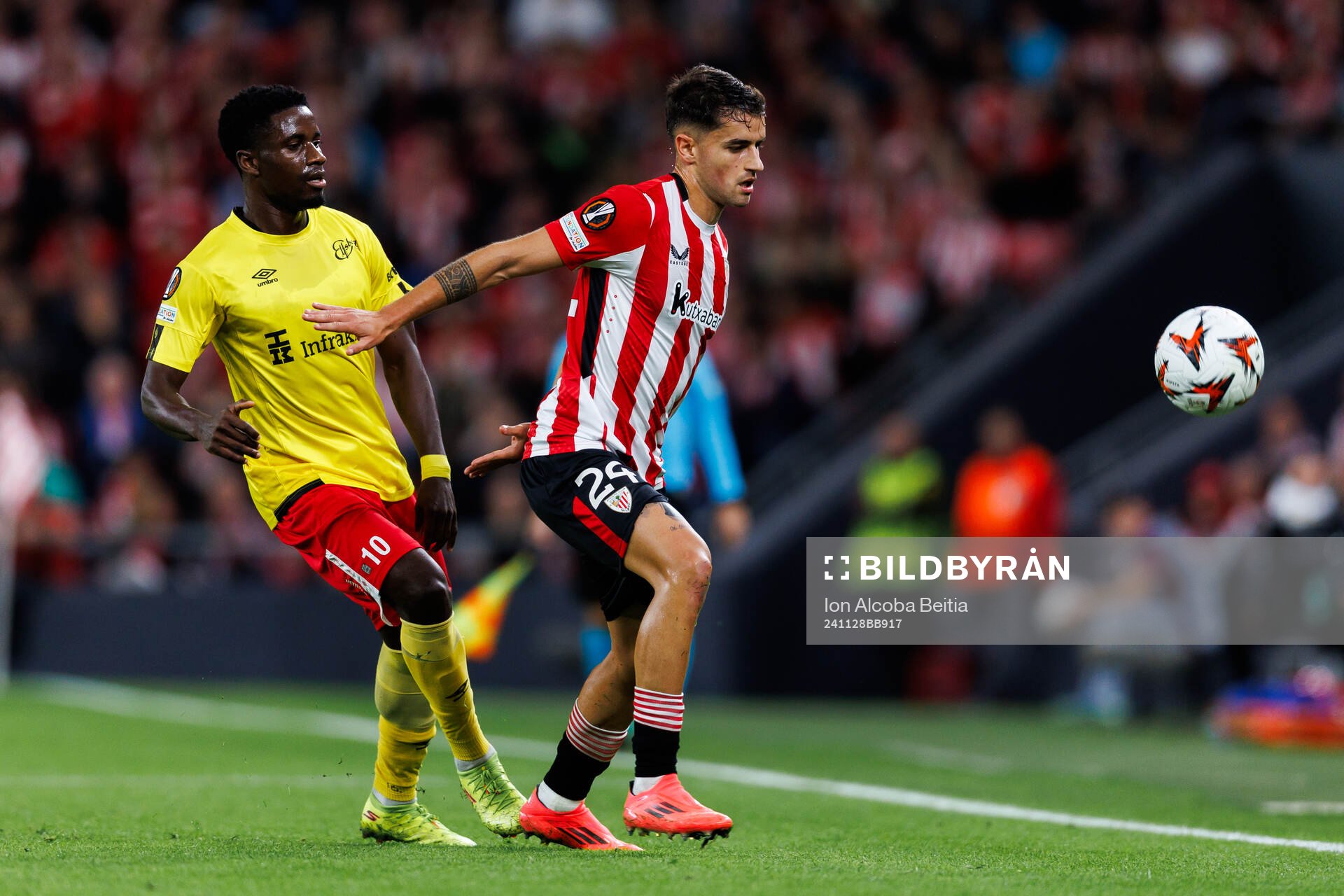 Michael Baidoo of Elfsborg and Benat Prados of Athletic