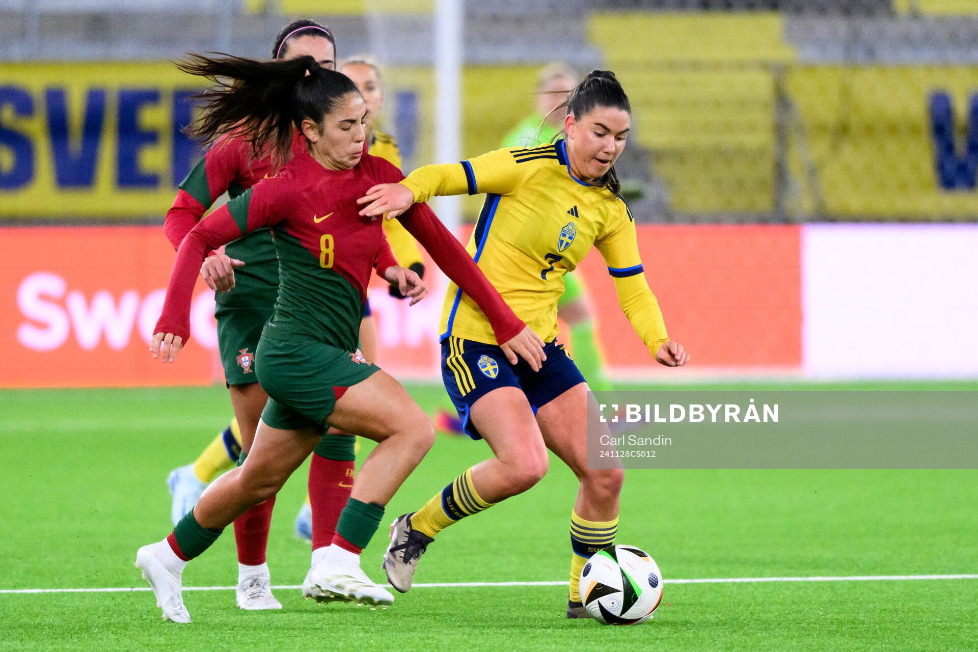 Leticia Almeida of Portugal and Emilia Pelgander of Sweden