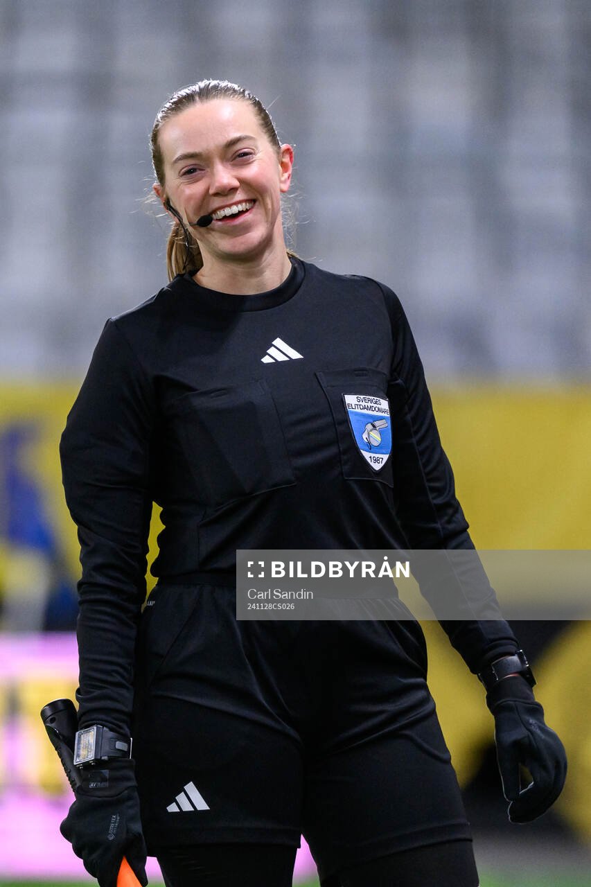 Referee Elsa Wisting