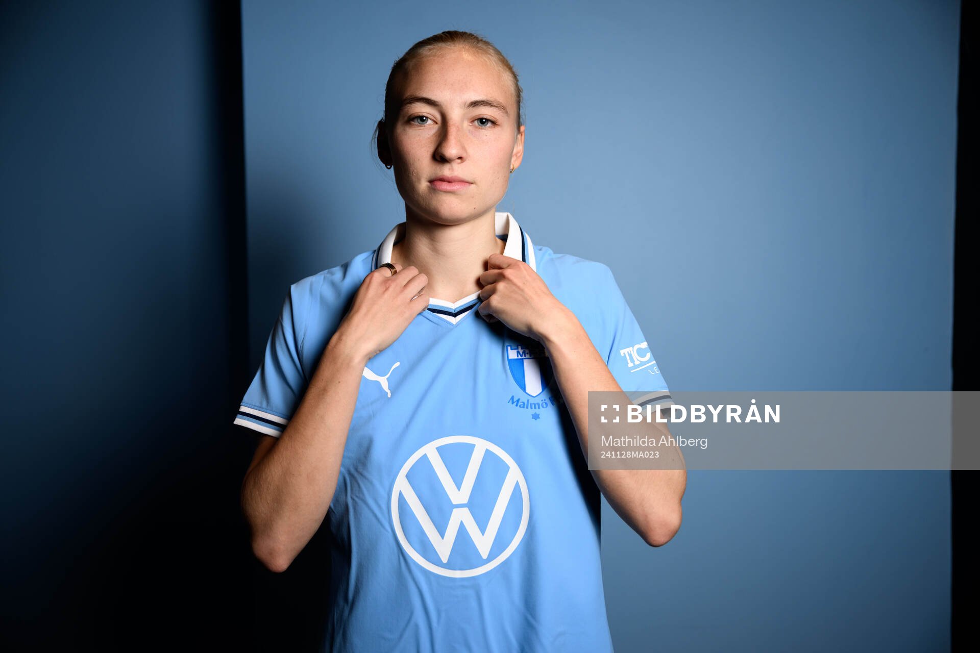 StinaLisa Johansson poserar för ett porträtt under en fotografering med Malmö FF den 28 november 2024 i Malmö. 