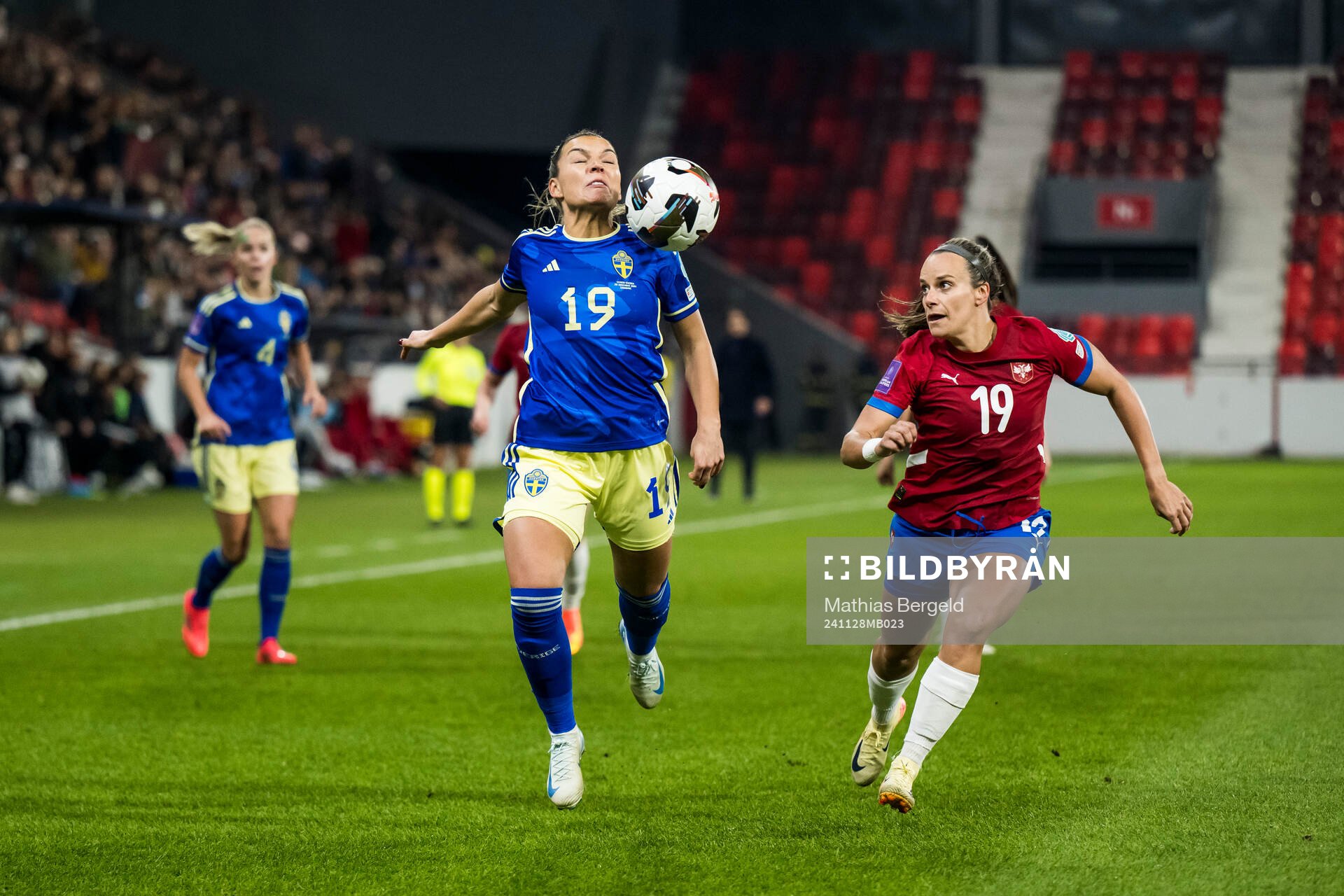 Johanna Rytting Kaneryd of Sweden and Tyla Jay Vlanjic of Serbia during the UEFA Women's Euro Qualifier second round play-off football match between Serbia and Sweden on November 28, 2024 in Leskovac.