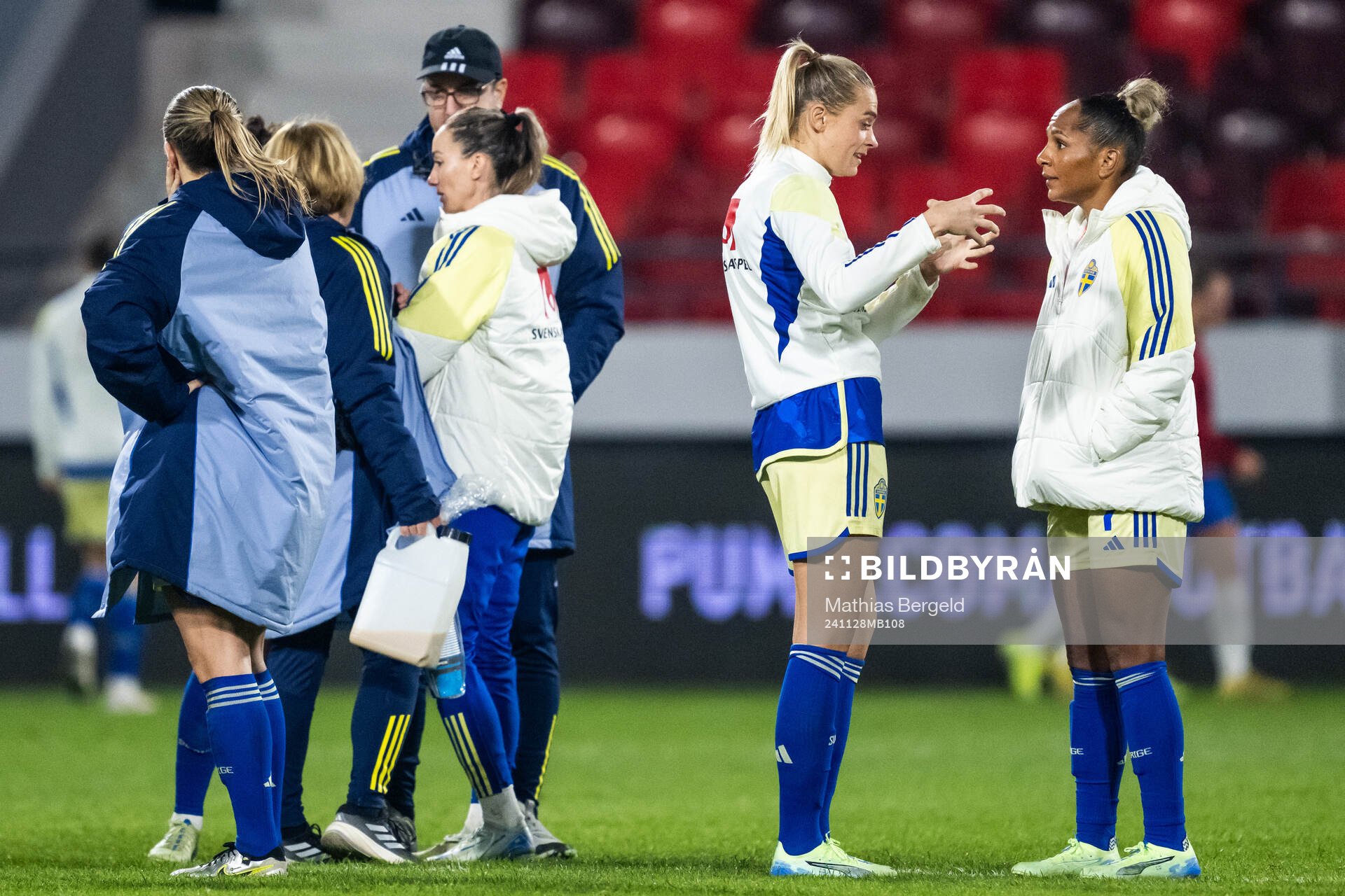 Fridolina Rolfö and Madelen Janogy of Sweden