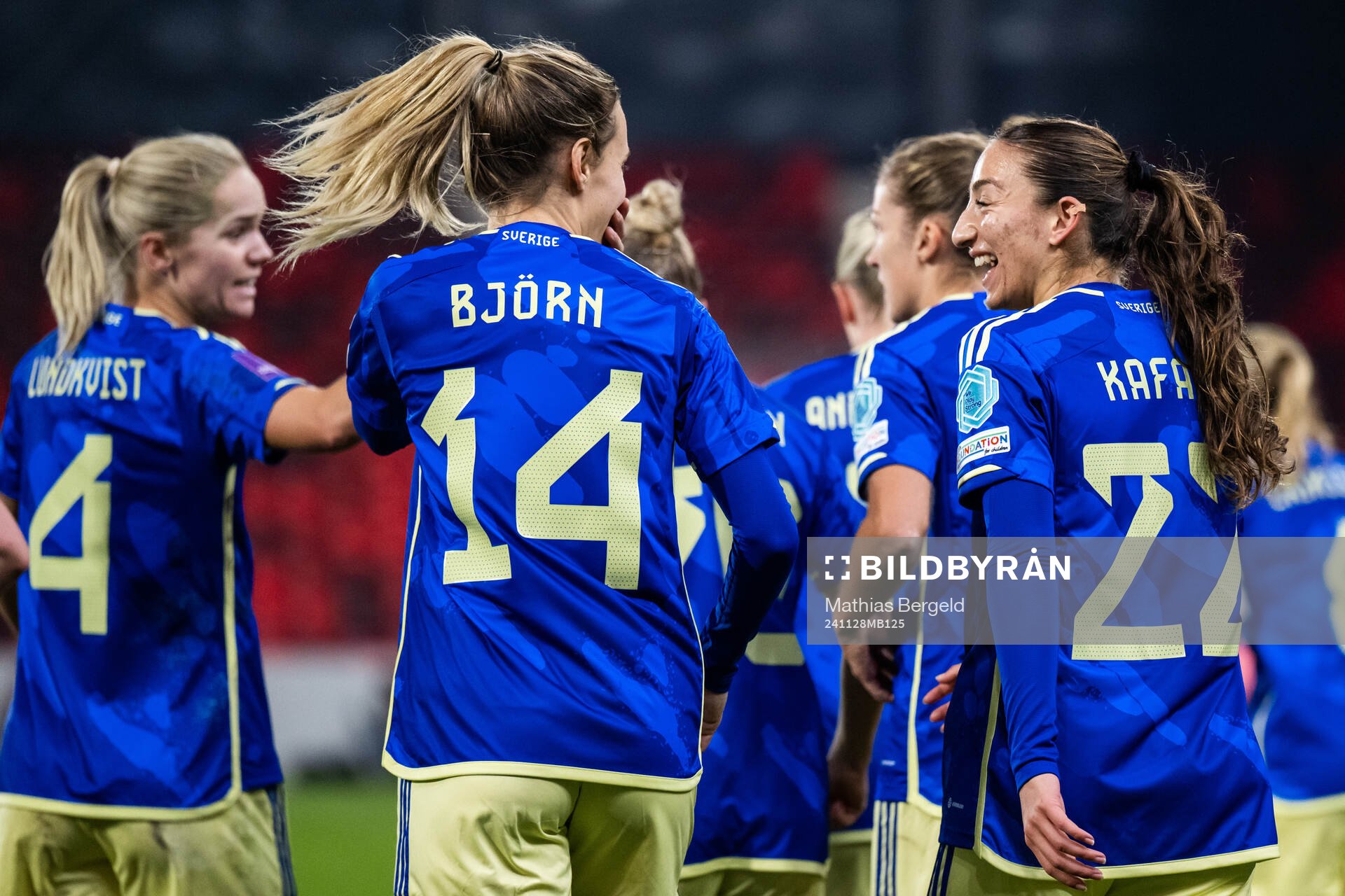 Nathalie Björn celebrates with Rusul Rosa Kafaji of Sweden who scored 0-2 during the UEFA Women's Euro Qualifier second round play-off football match between Serbia and Sweden on November 28, 2024 in Leskovac.
