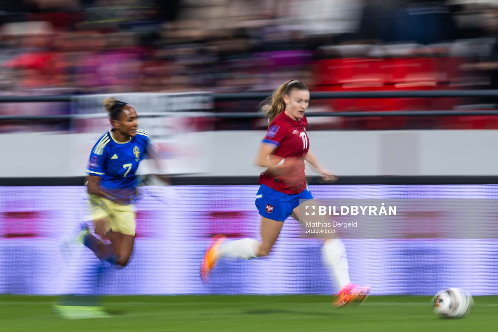 Madelen Janogy of Sweden and Allegra Poljak of Serbia
