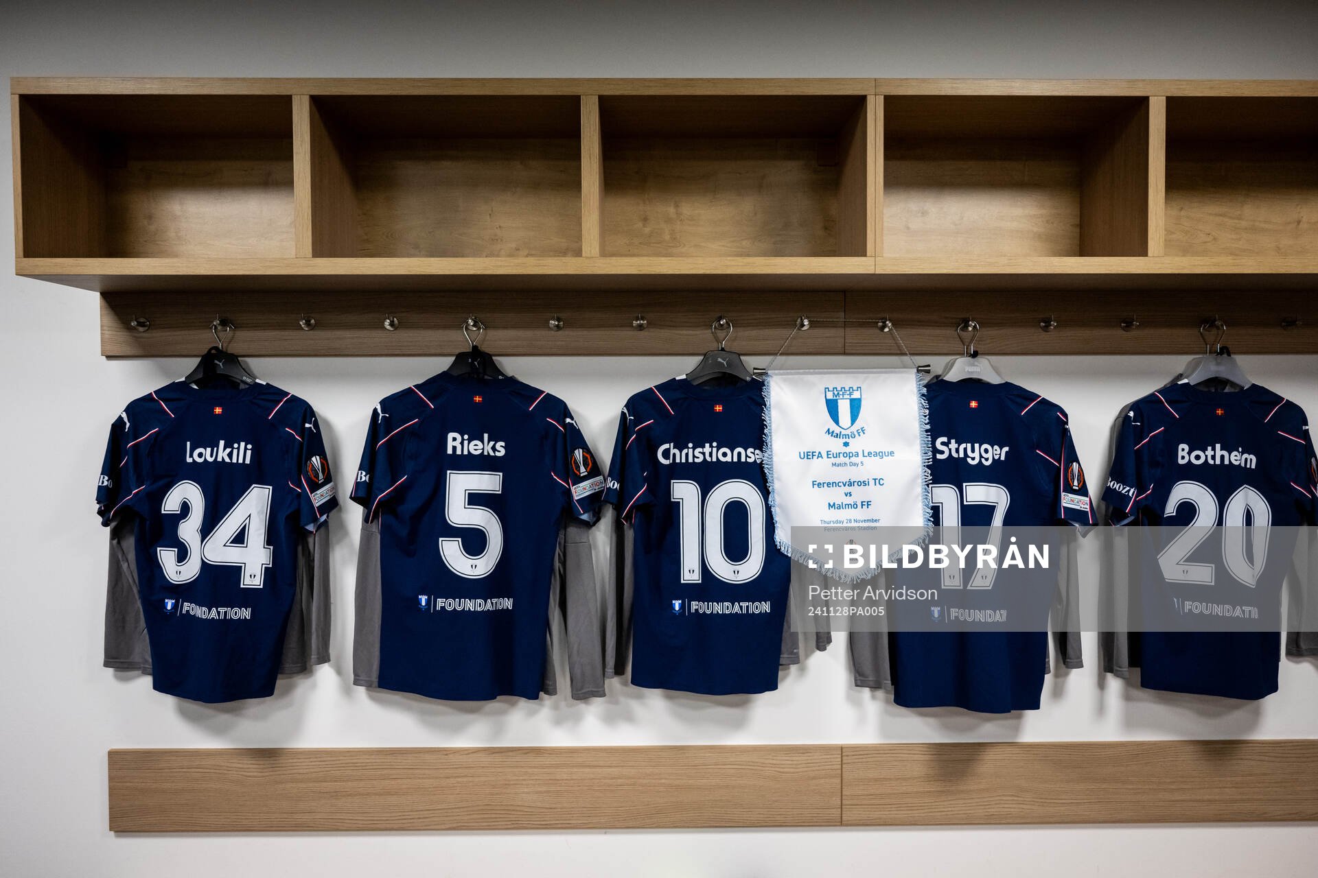 The pennant and the kits of Zakaria Loukili, Søren Rieks,