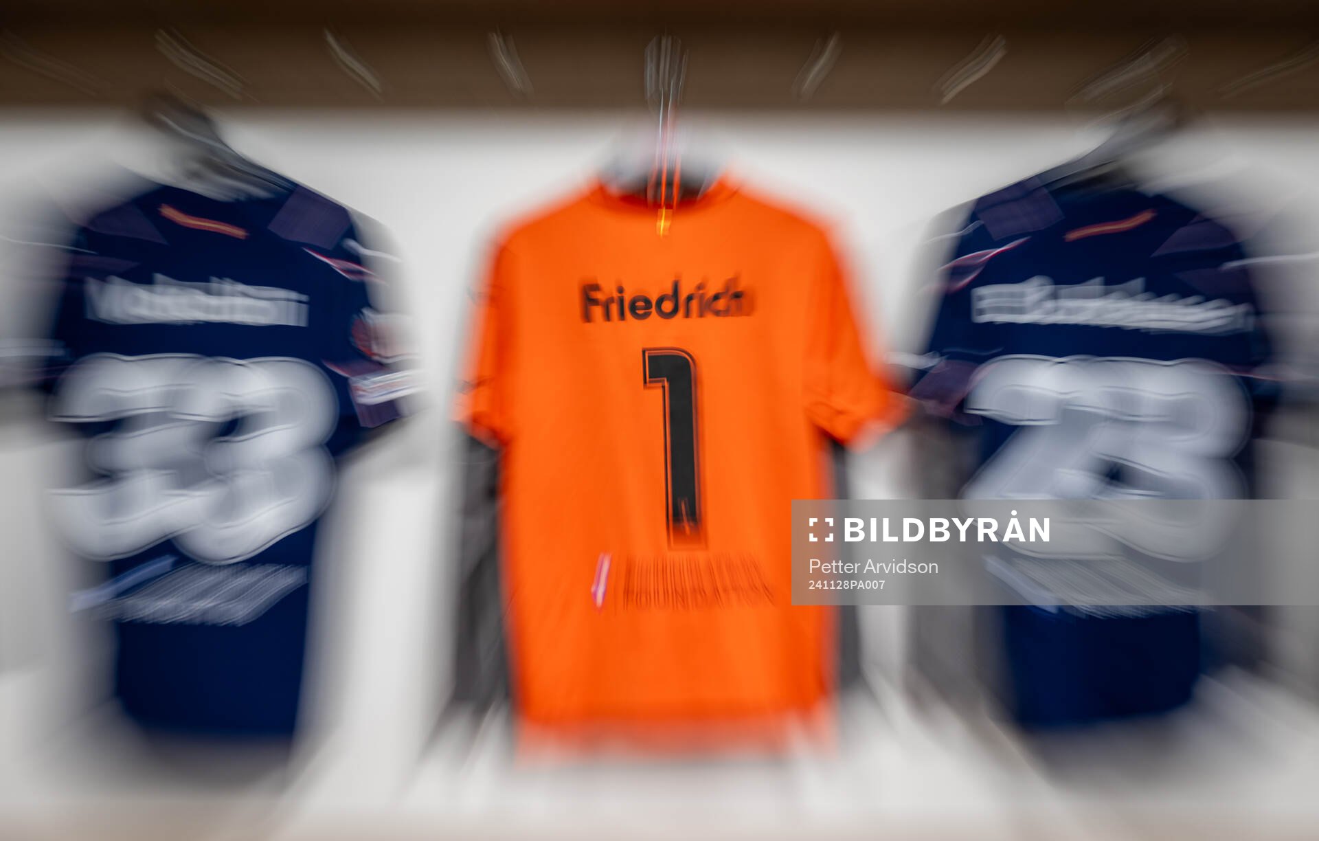 The kits of Elison Makolli, goalkeeper Ricardo Friedrich