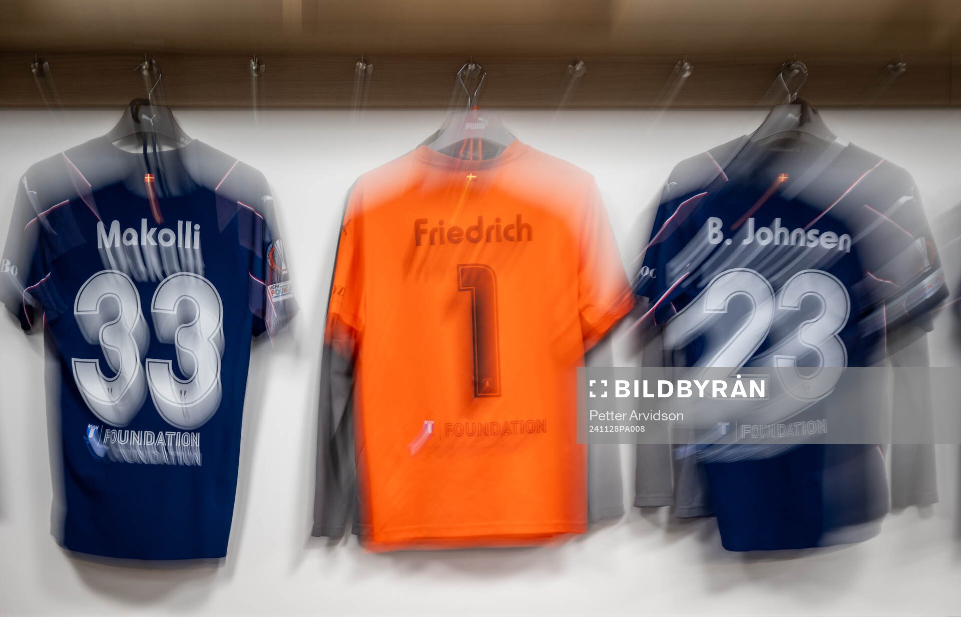 The kits of Elison Makolli, goalkeeper Ricardo Friedrich