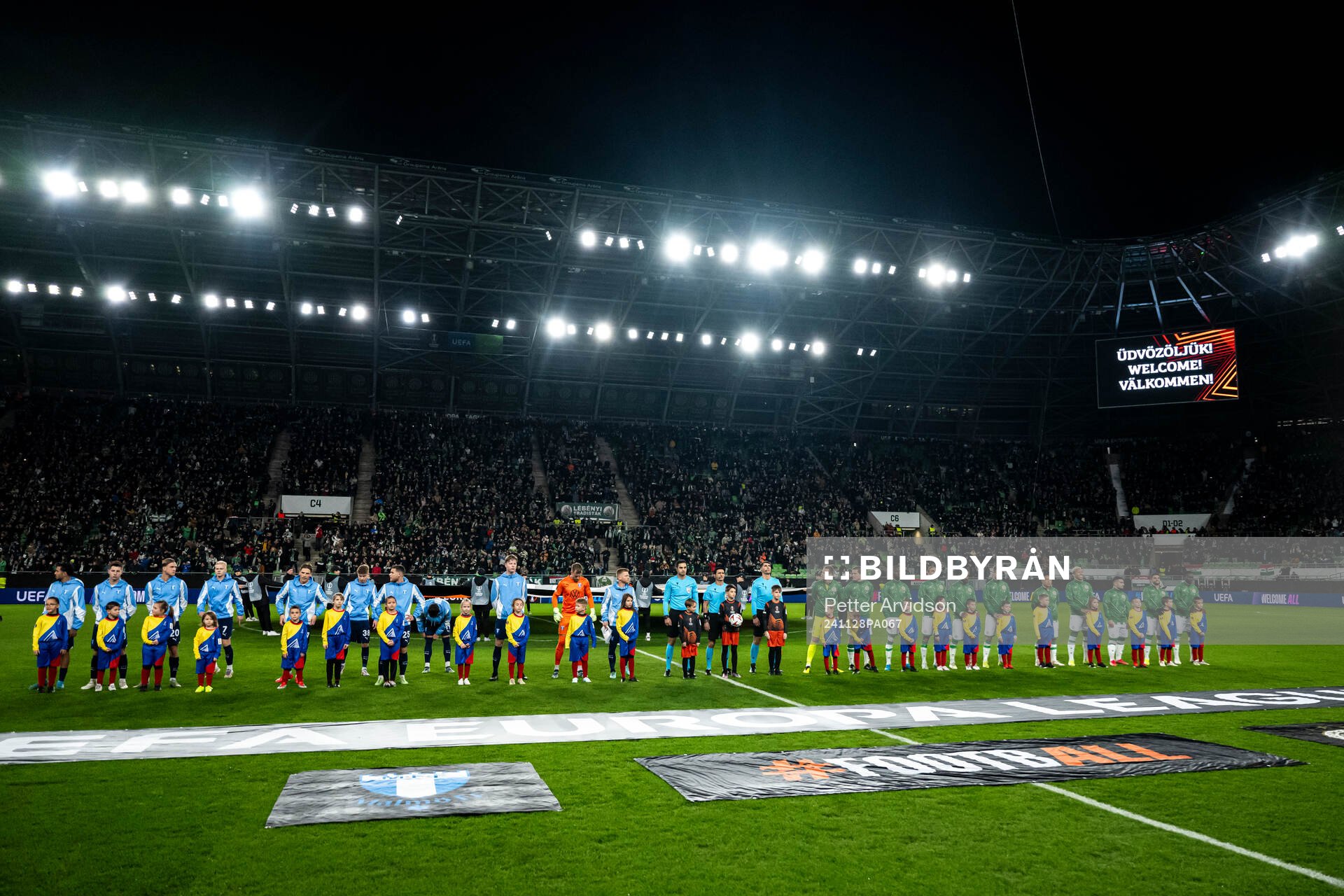 The teams at line up