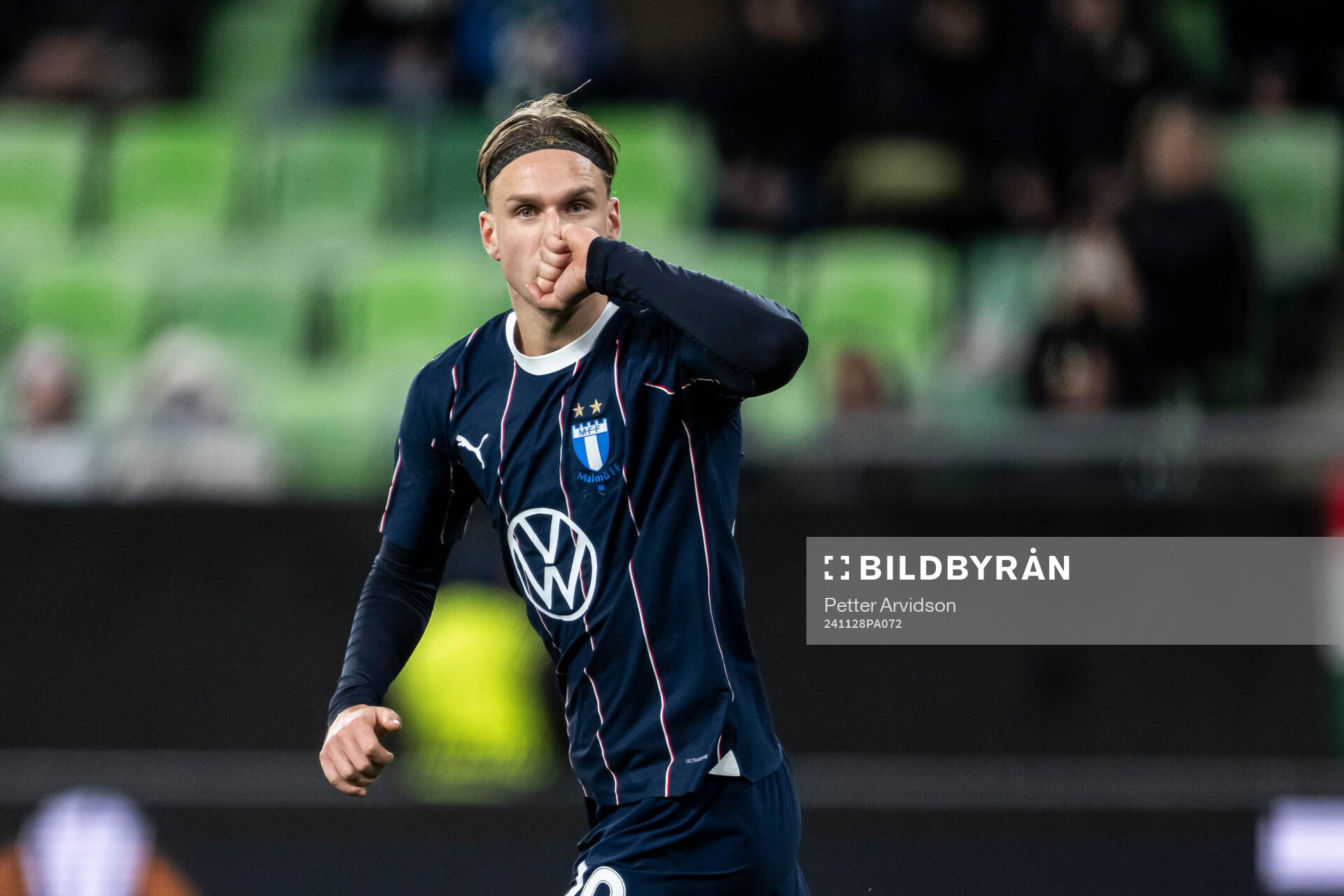 Erik Botheim of Malmö FF celebrates the 2-1 goal