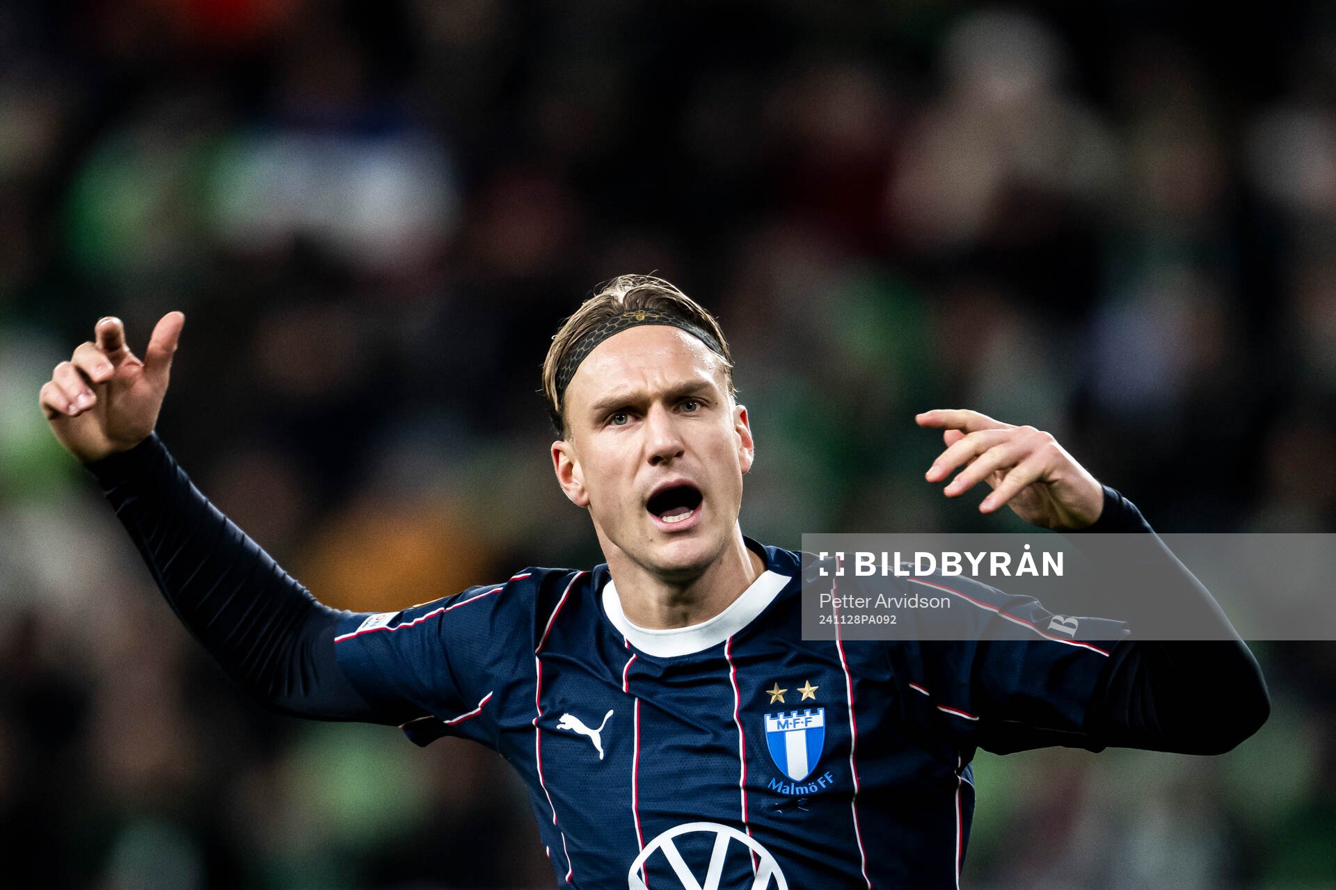 Erik Botheim of Malmö FF celebrates the 2-1 goal