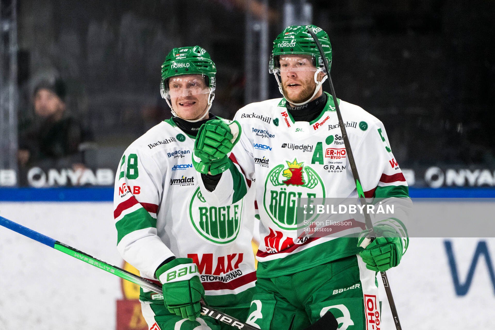 Rögles Anton Bengtsson och Ludvig Claesson jublar