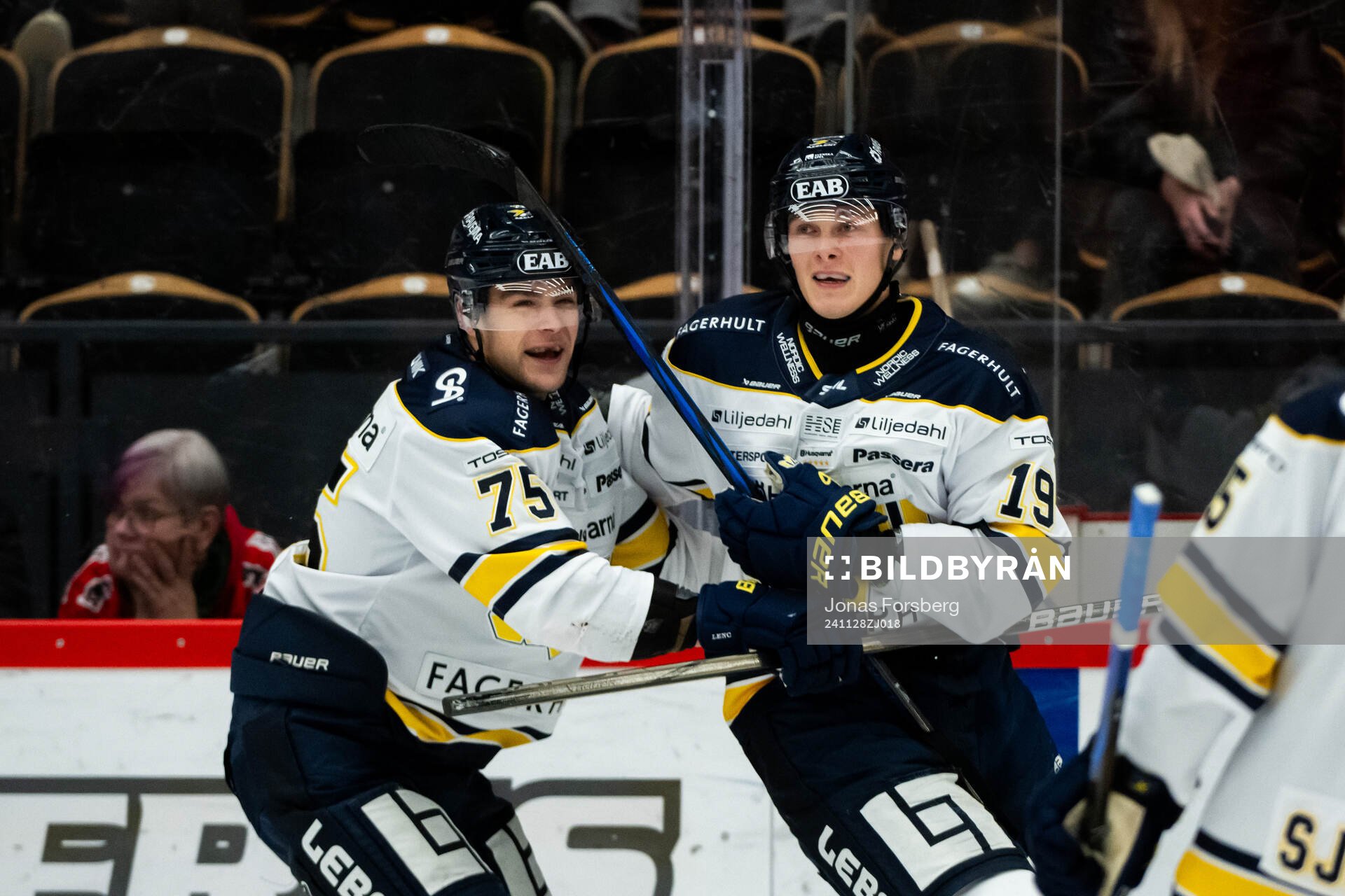 HV71s Henrik Borgström jublar