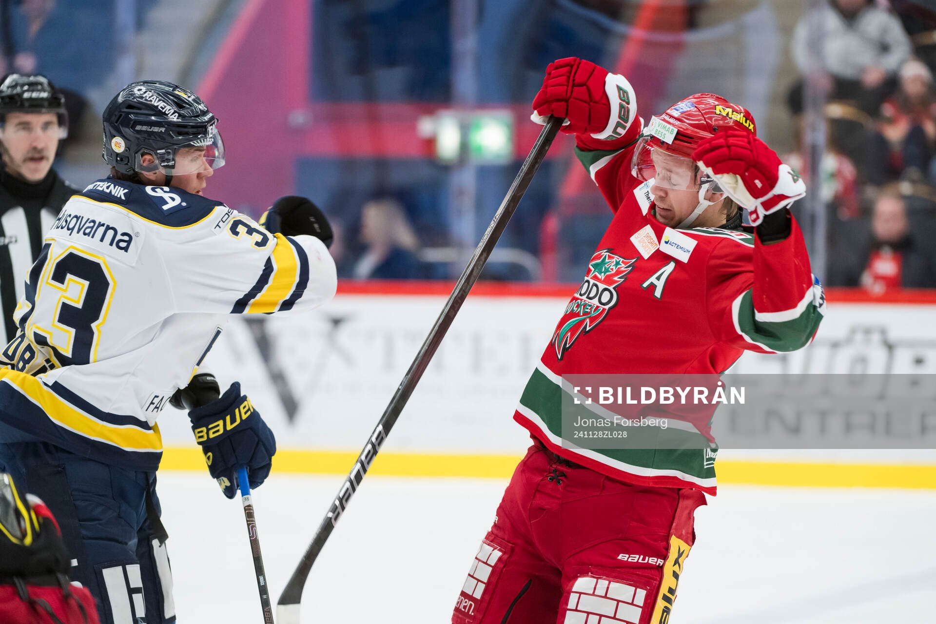 Modos Mikkel Aagaard och HV71s Måns Lindbäck