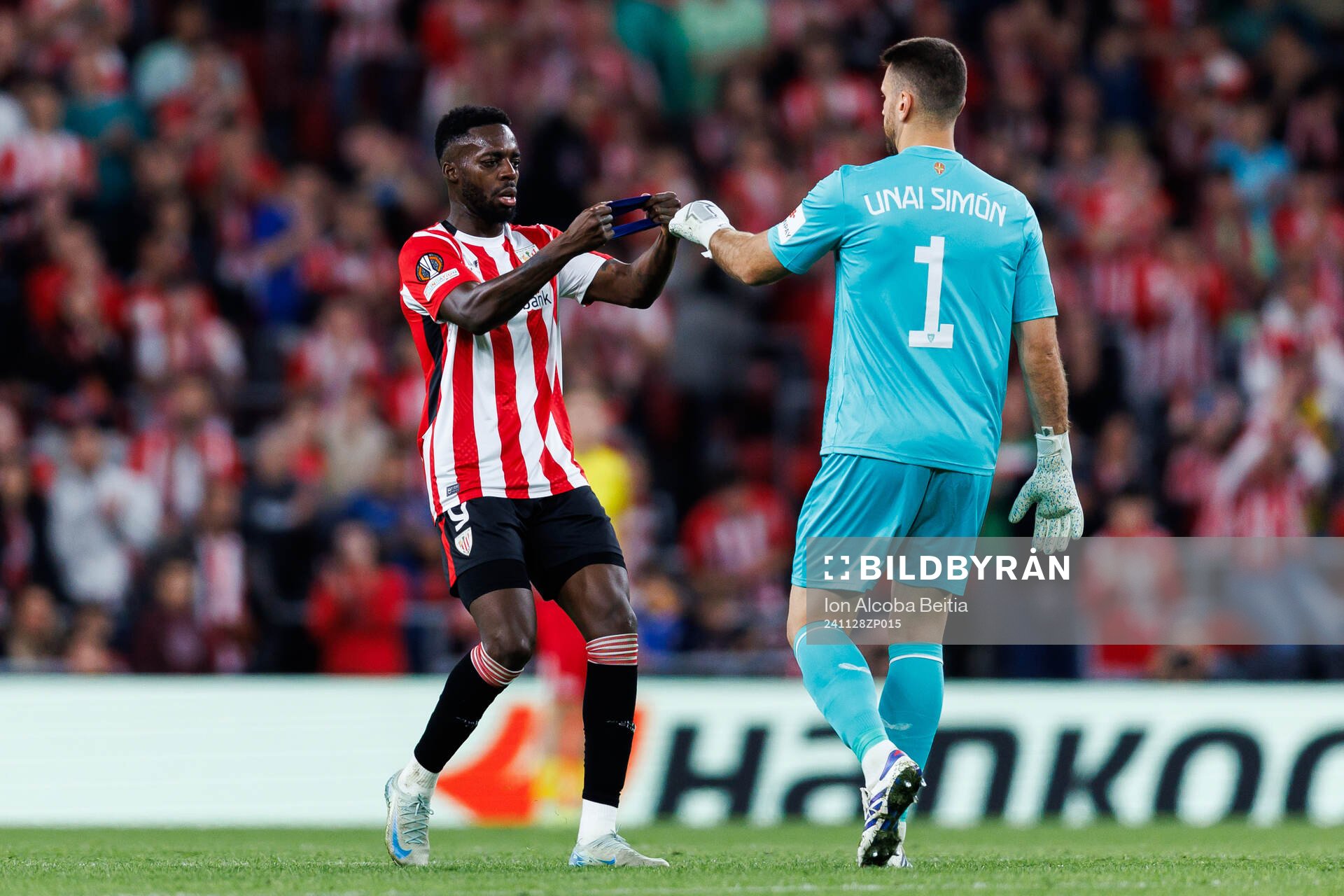 Álex Berenguer and Unai Simón of Athletic Bilbao