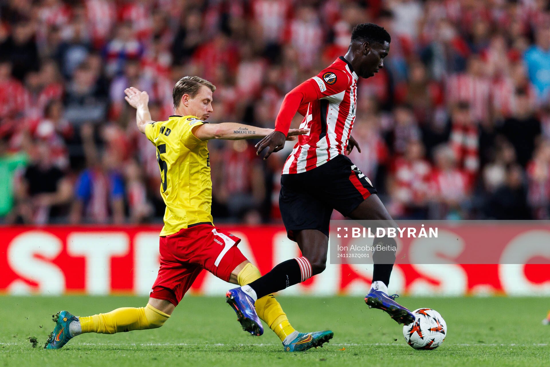 Simon Hedlund of Elfsborg and Adama Boiro of Athletic Bilbao