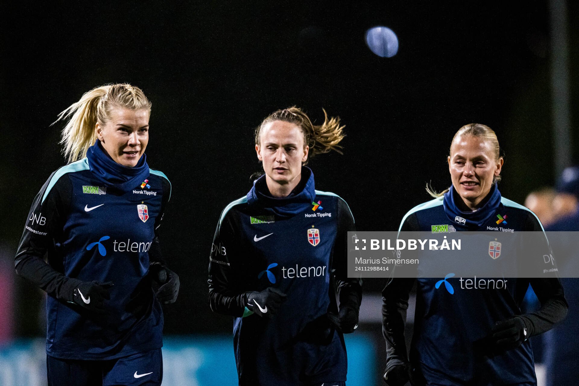 Ada Stolsmo Hegerberg, Caroline Graham Hansen and Guro