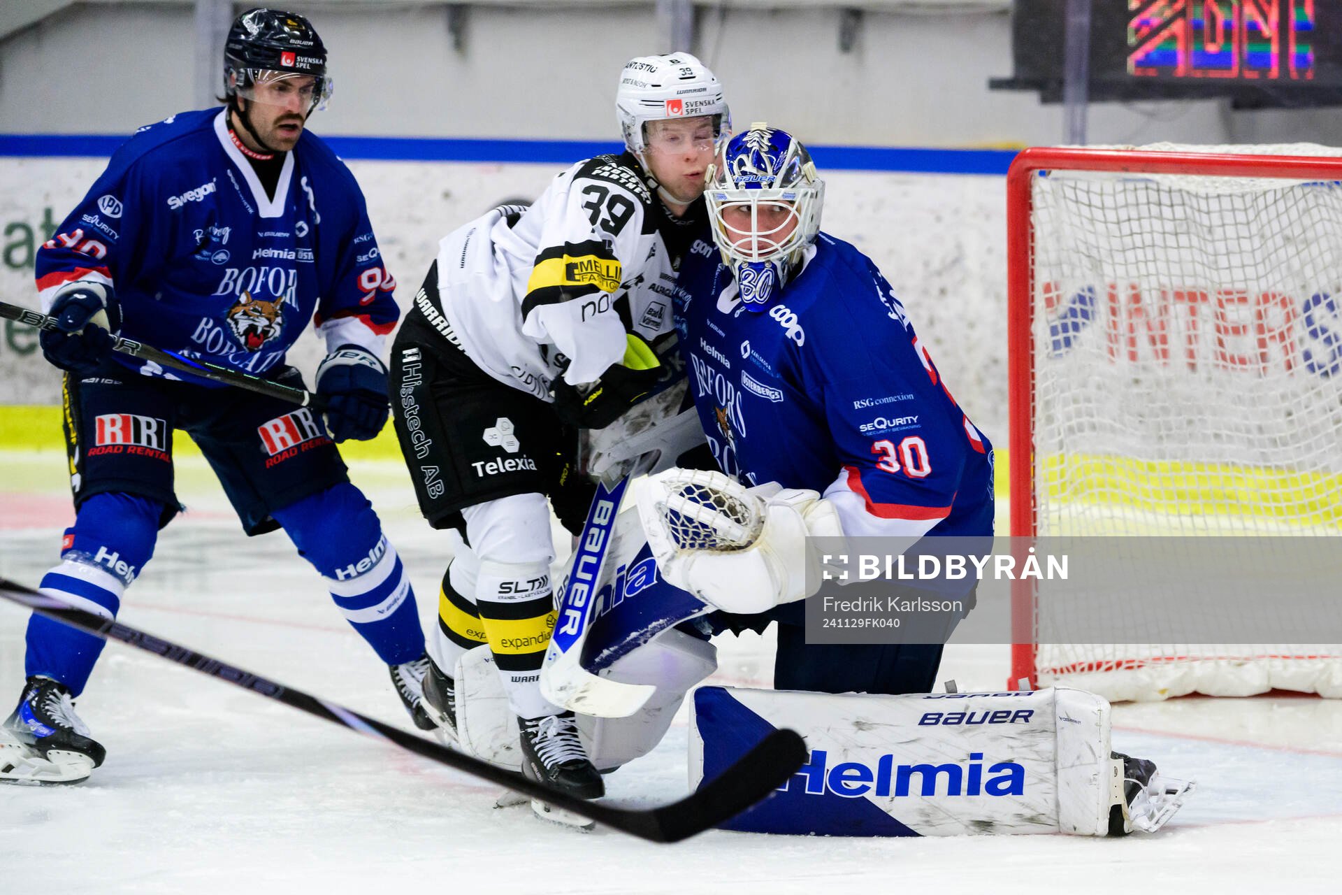 Västerås Elias Ekström och Karlskogas målvakt Samuel
