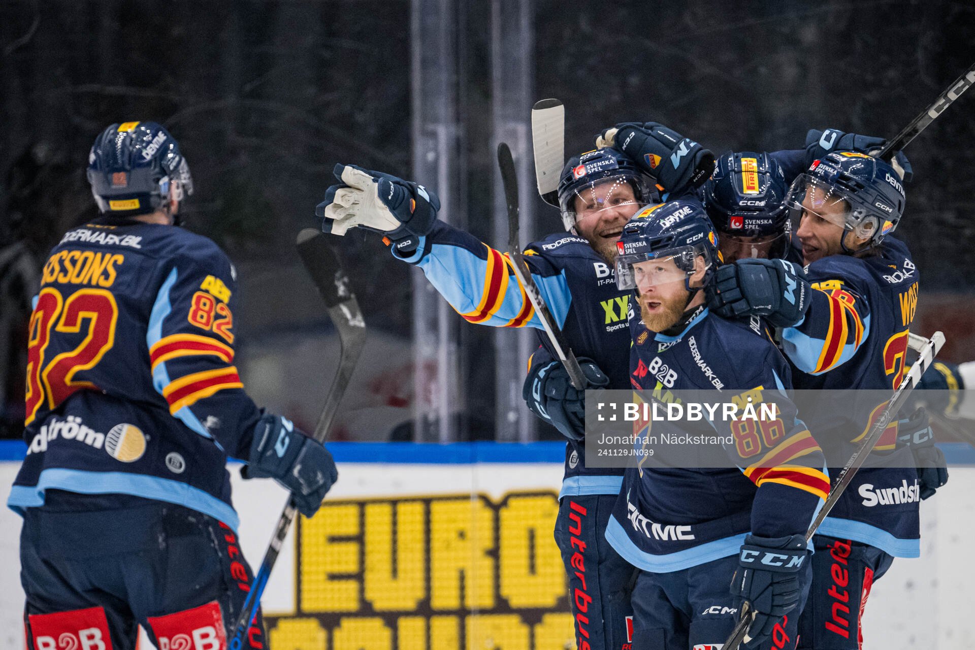Djurgårdens Patrick Thoresen och Linus Klasen jublar