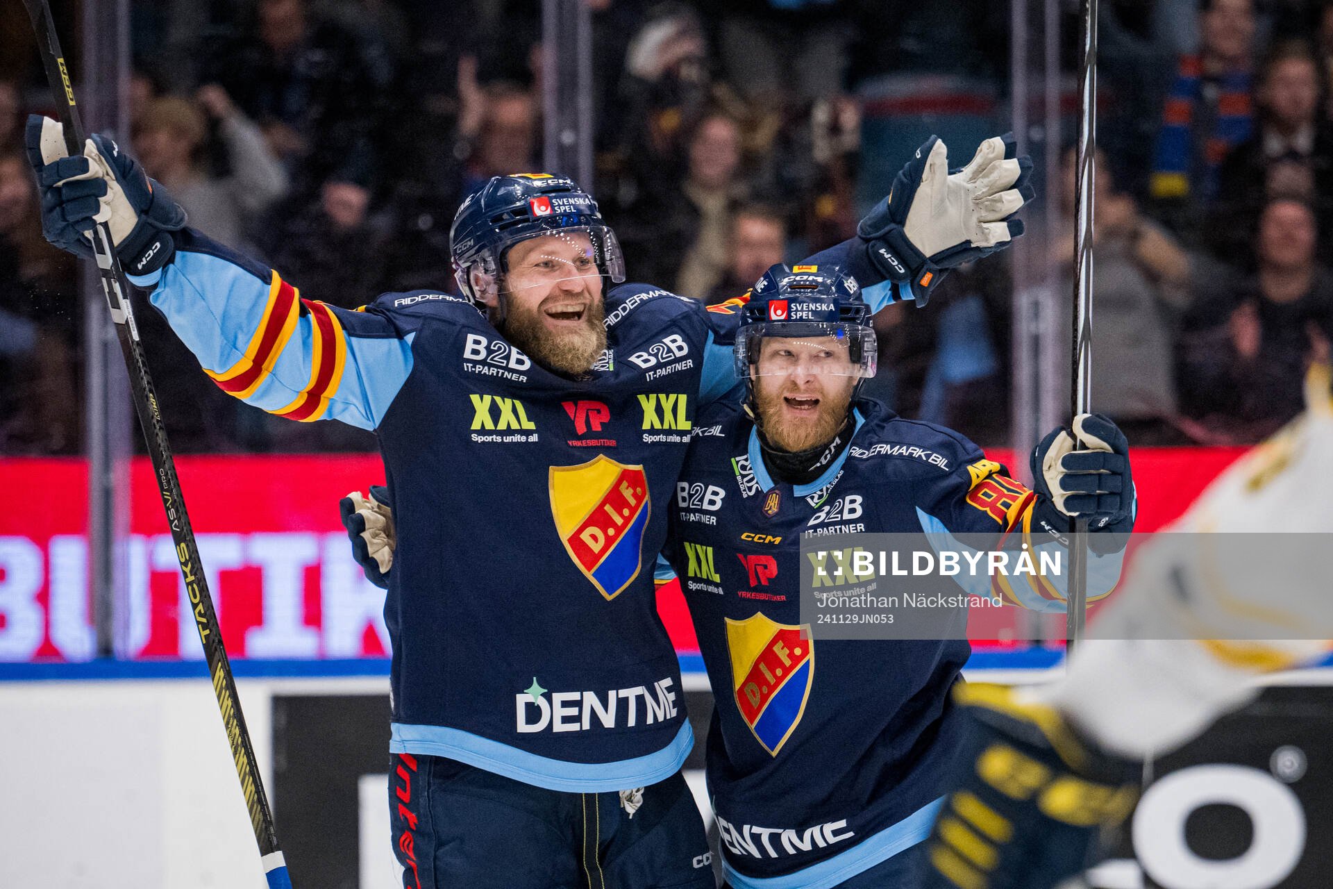 Djurgårdens Patrick Thoresen och Linus Klasen jublar