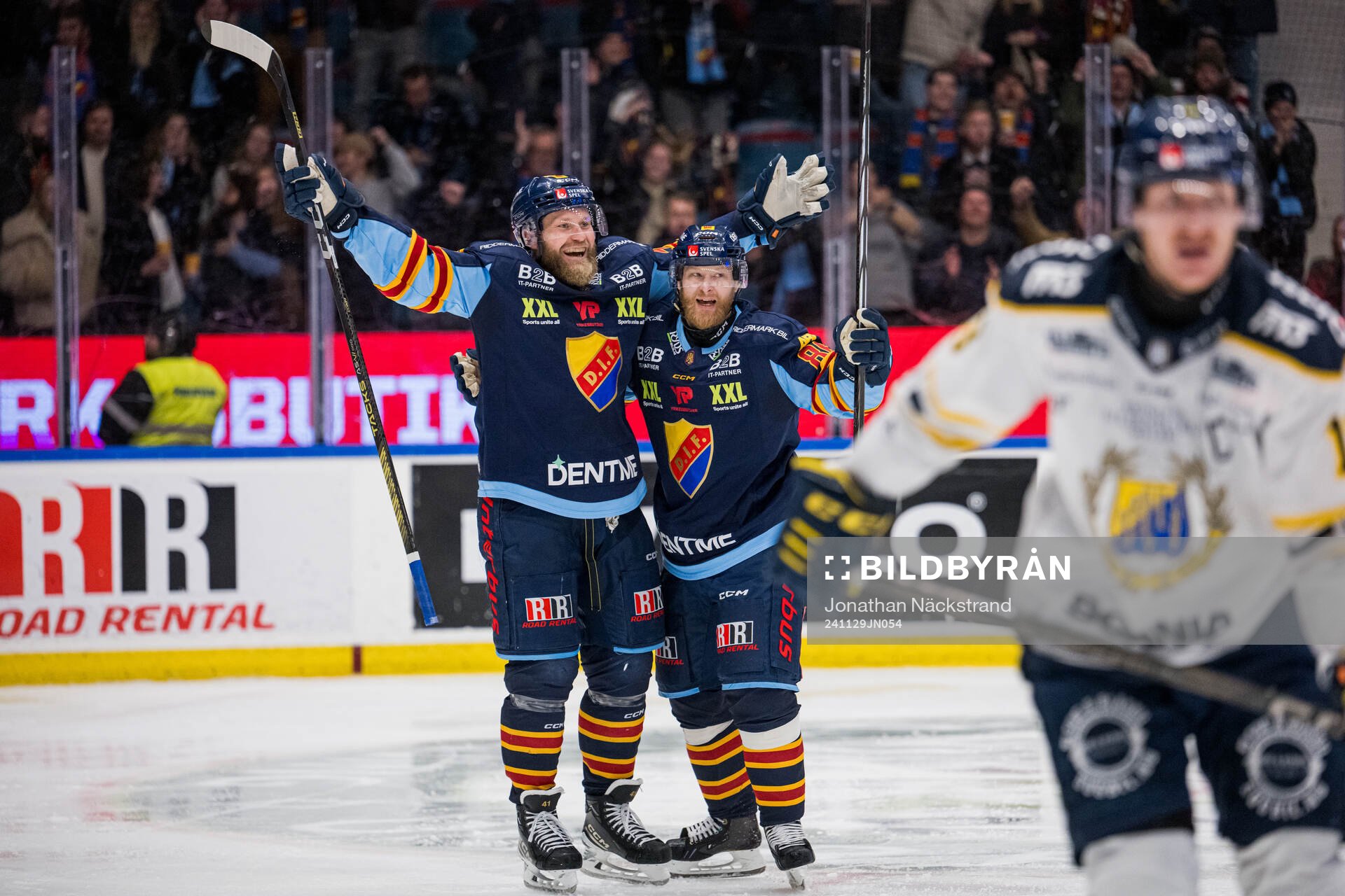 Djurgårdens Patrick Thoresen och Linus Klasen jublar