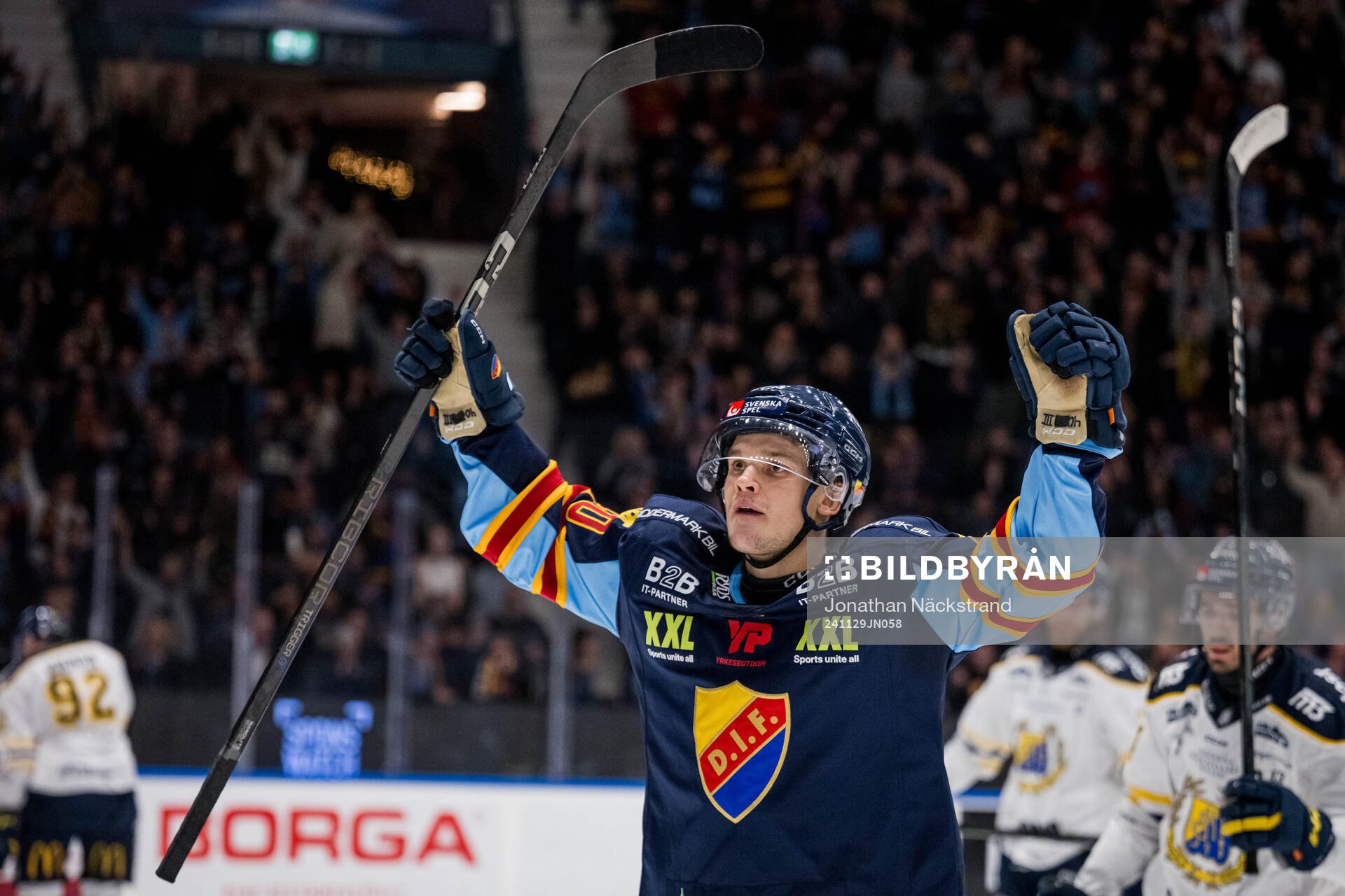 Djurgårdens Arvid Costmar jublar