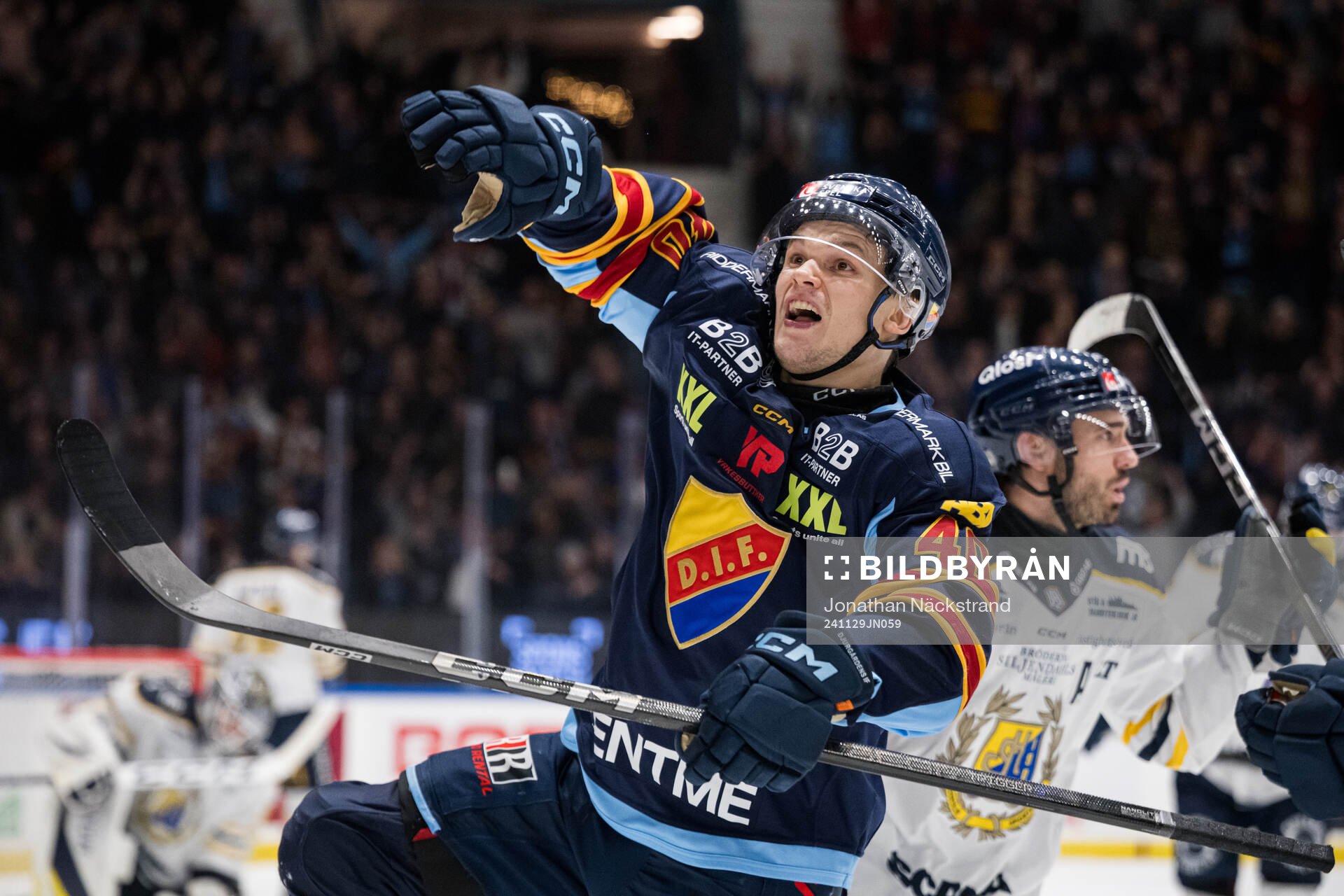 Djurgårdens Arvid Costmar jublar