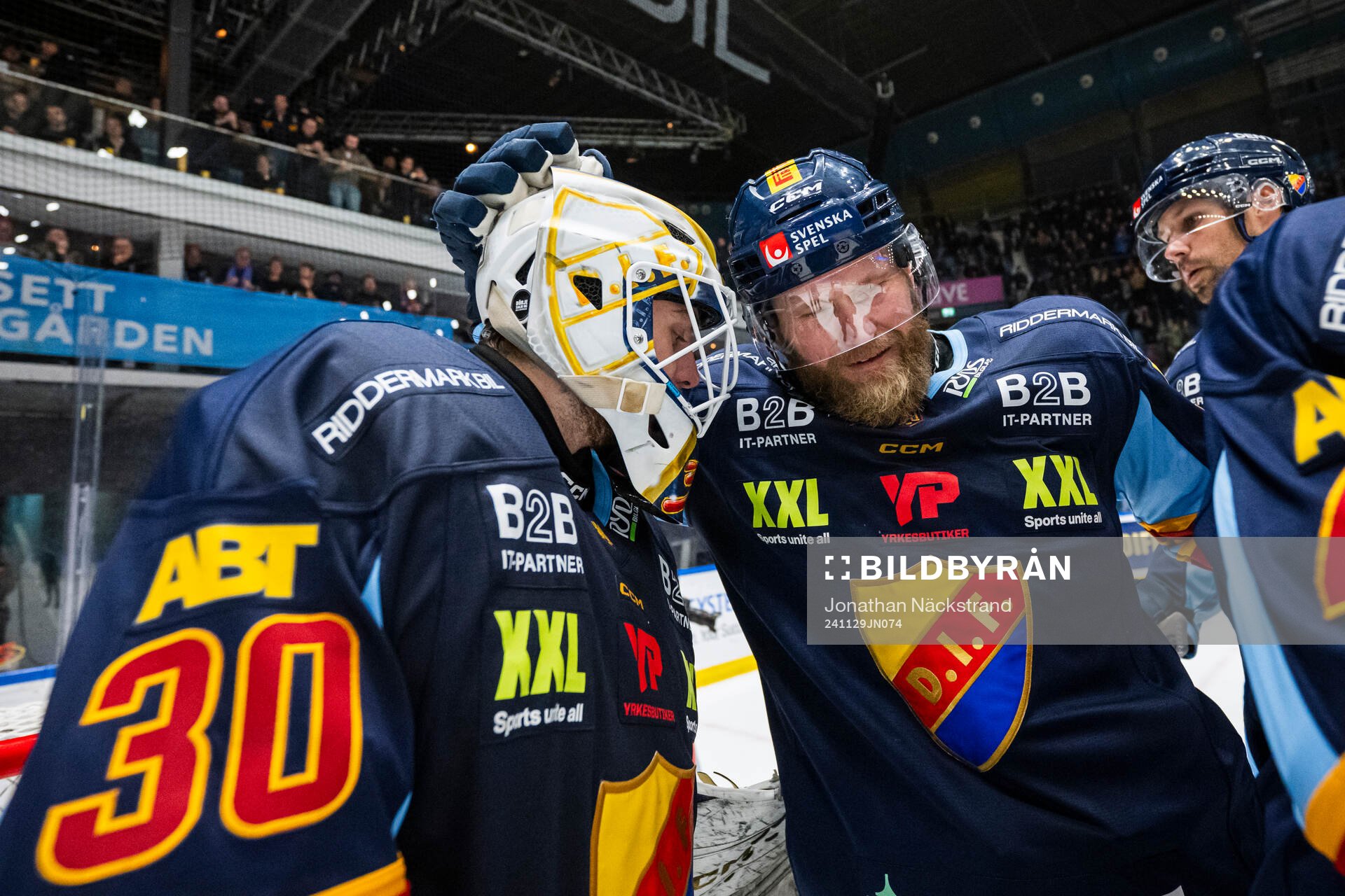 Djurgårdens målvakt Hugo Hävelid jublar med Patrick