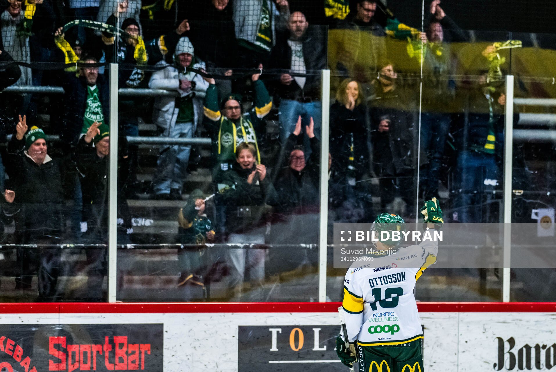 Björklövens Axel Ottosson jublar