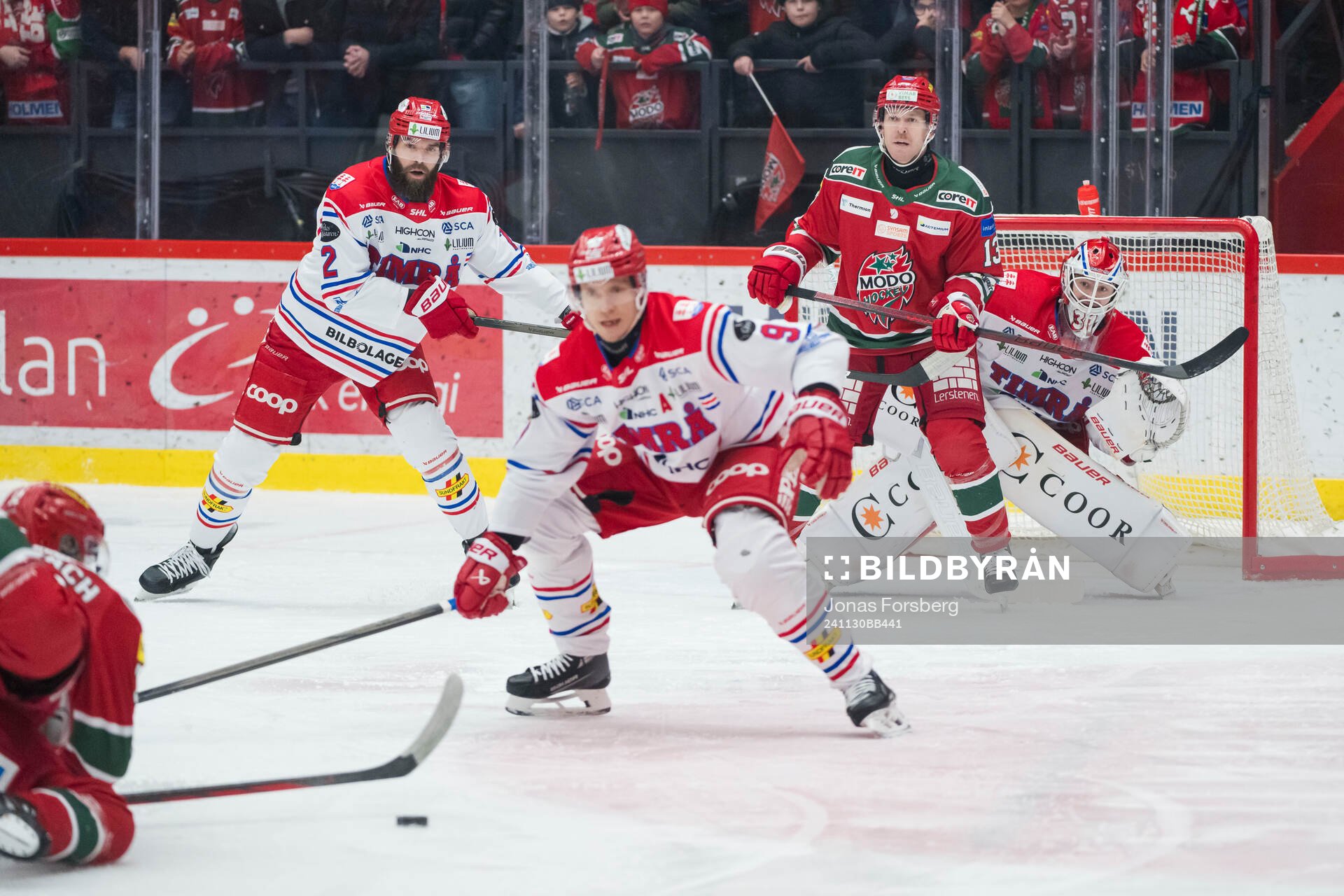 Timrås Erik Walli Walterholm och målvakt Tim Juel mot