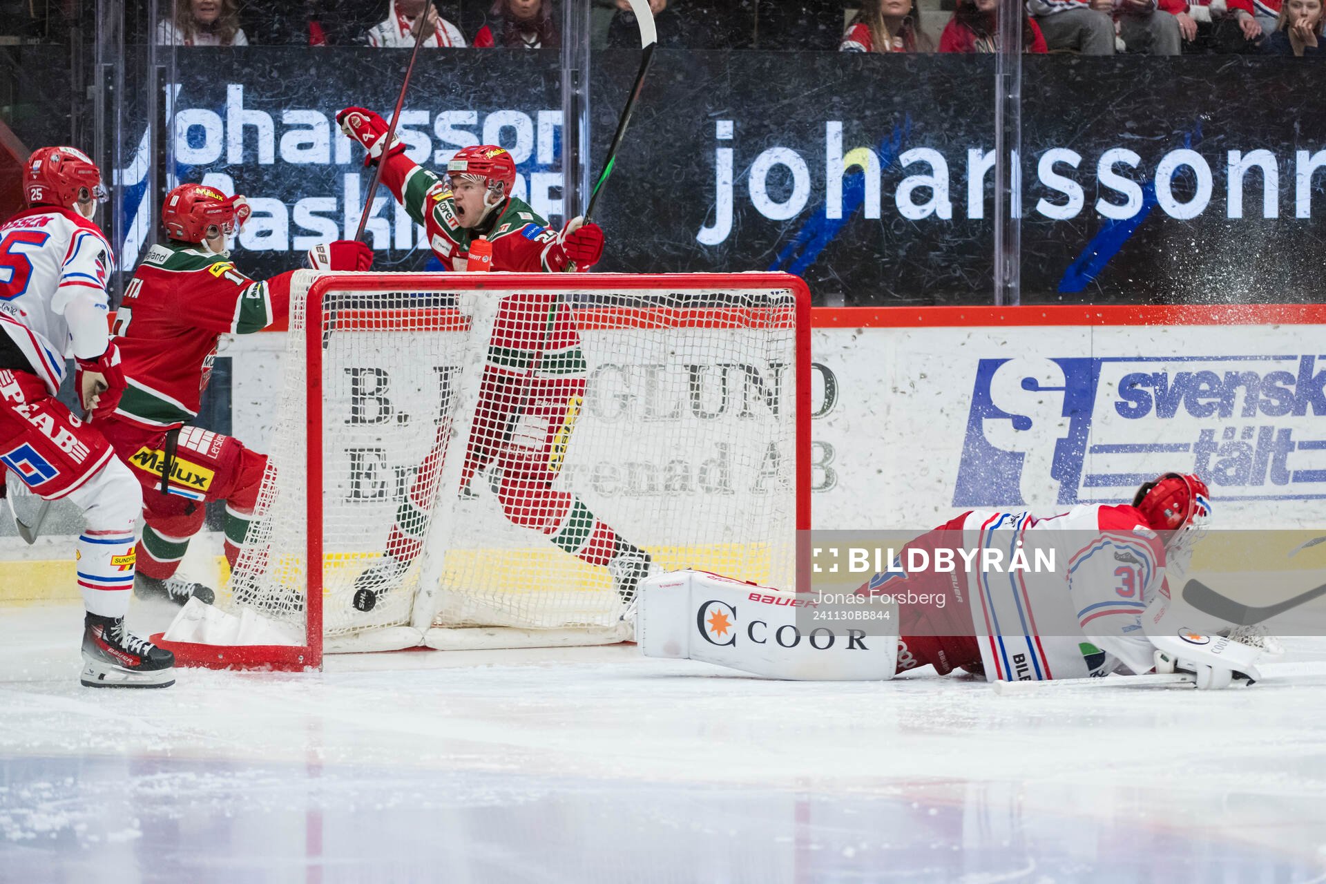 Modos Mattias Norlinder och Sampo Ranta jublar