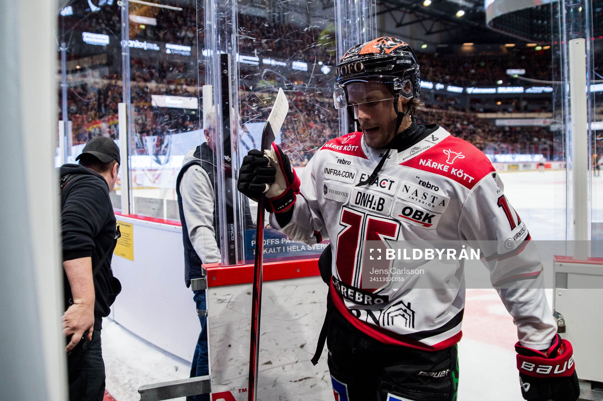 Örebros William Wikman lämnar isen