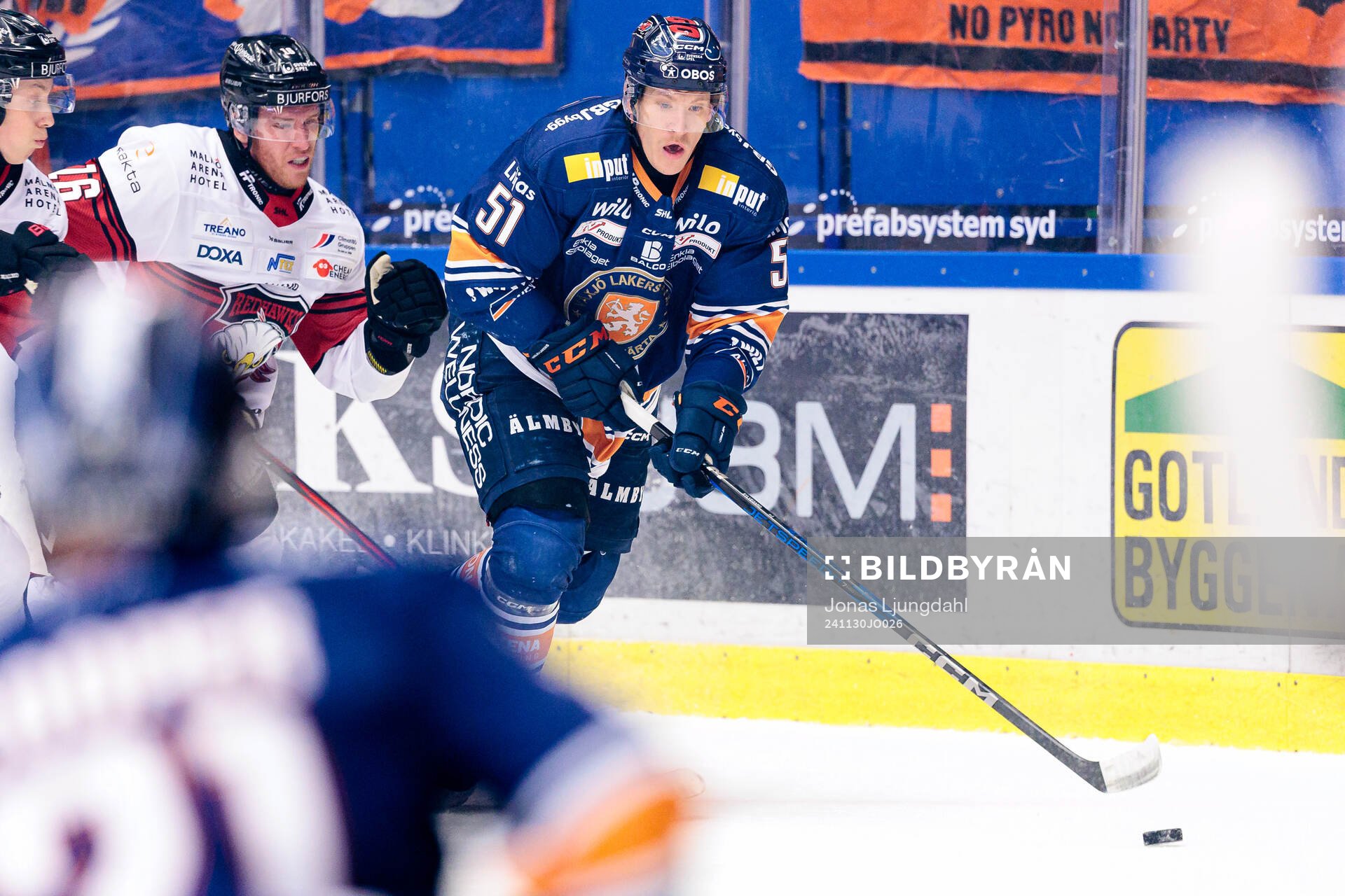 Malmö Redhawks Matias Lassen och Växjös Emil Sylvegård