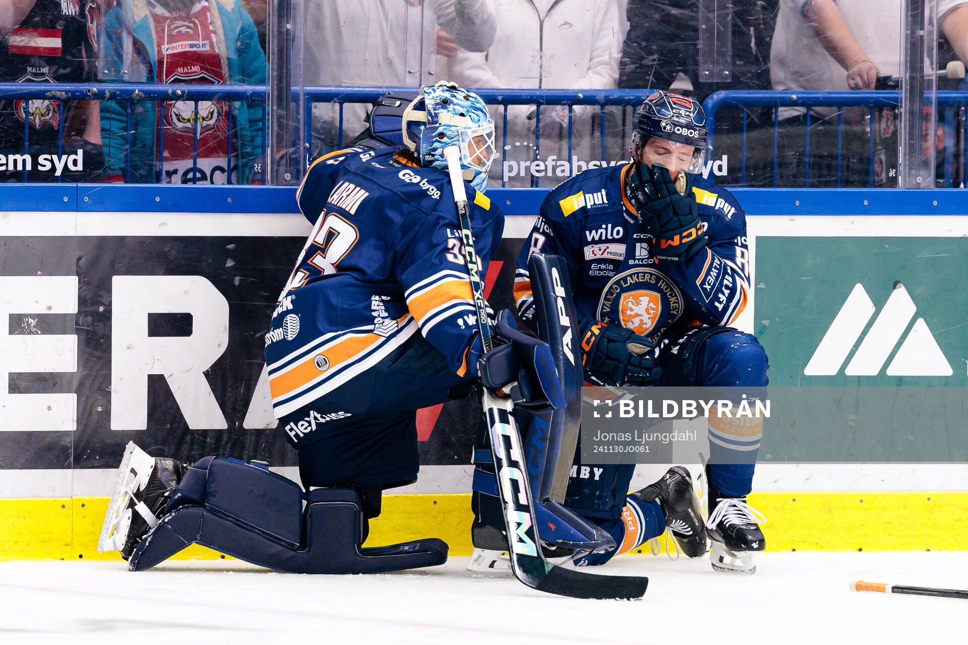 Växjös målvakt Emil Larmi när Zachary Giuttari har ont
