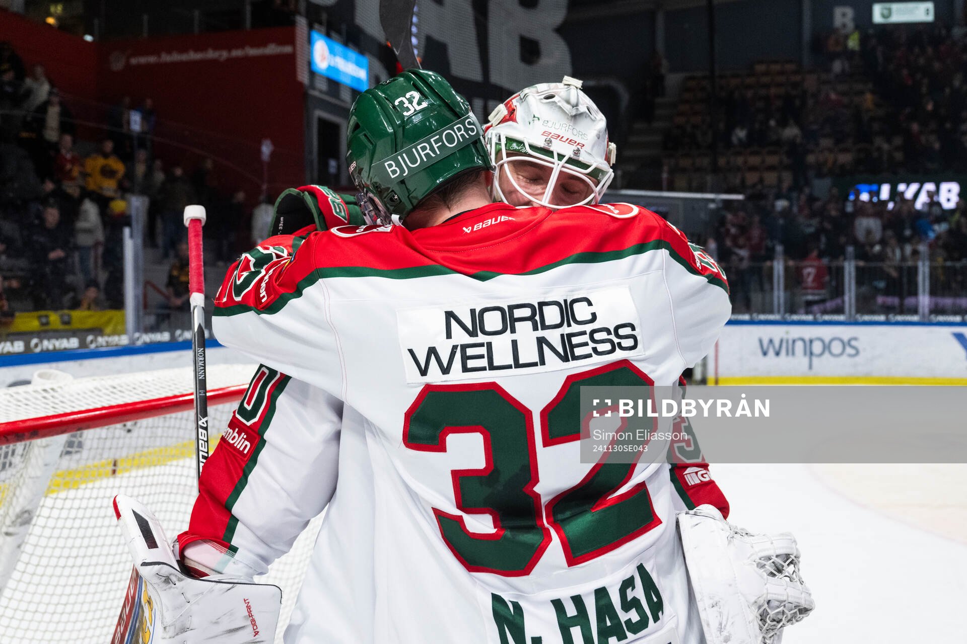 Frölundas målvakt Tobias Normann och Noah Hasa jublar